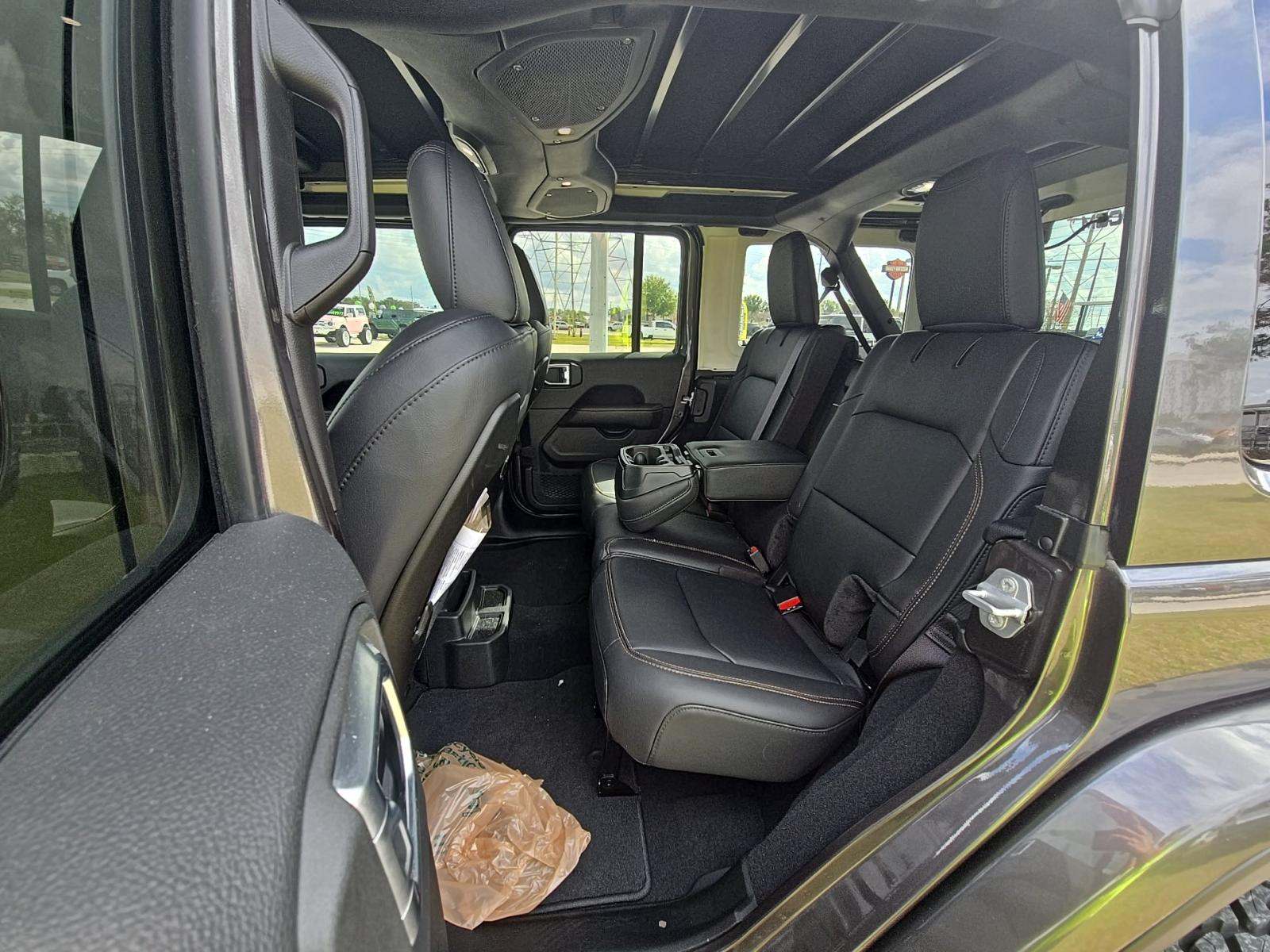 2025 Jeep Wrangler Sahara AWD