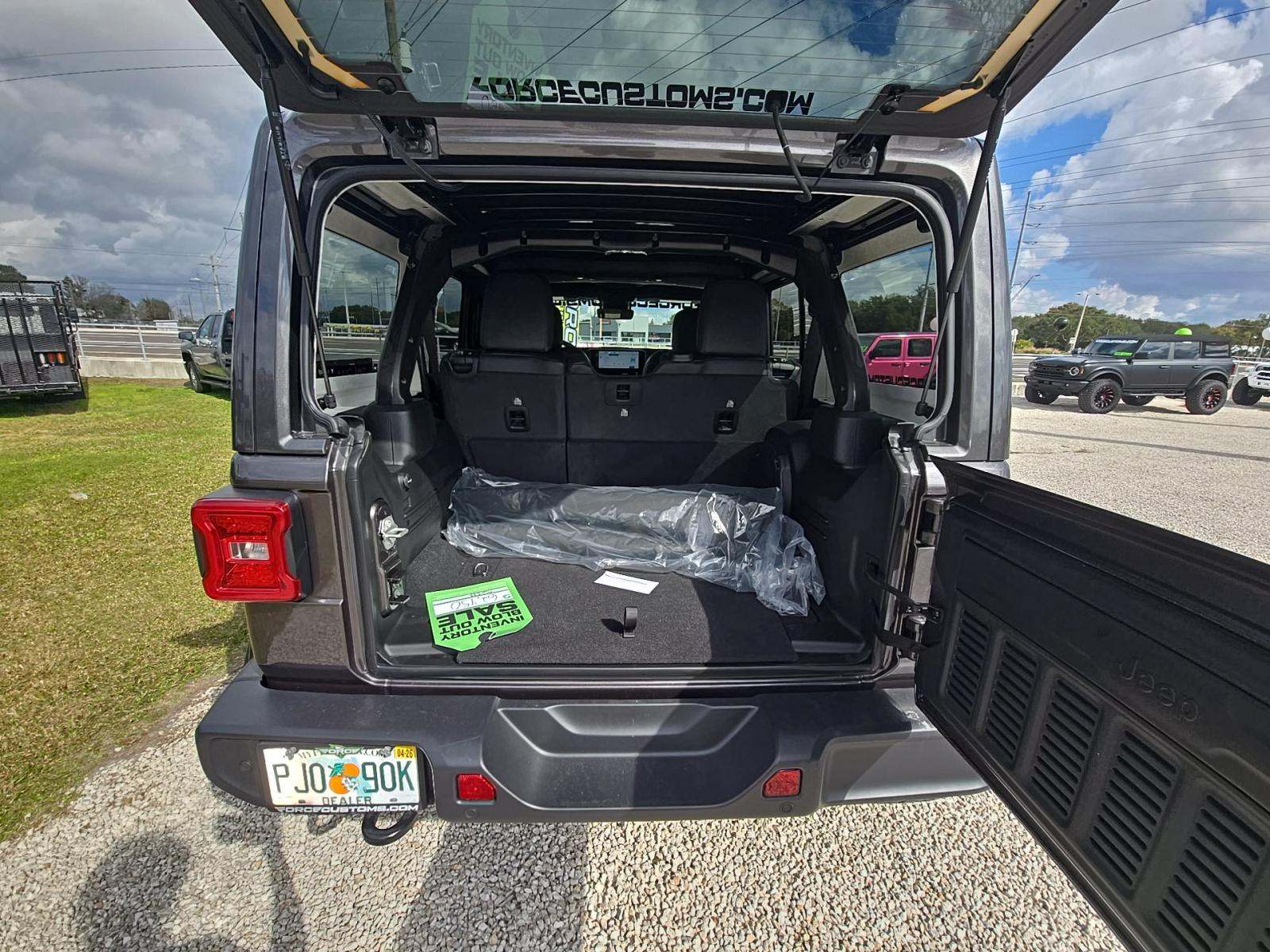 2025 Jeep Wrangler Sahara AWD