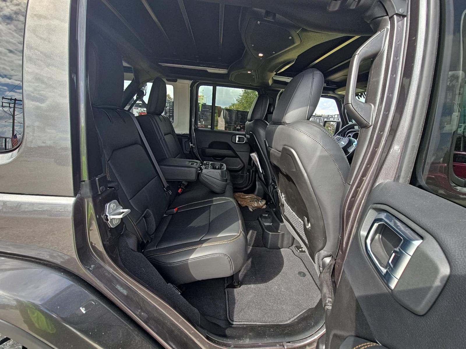 2025 Jeep Wrangler Sahara AWD