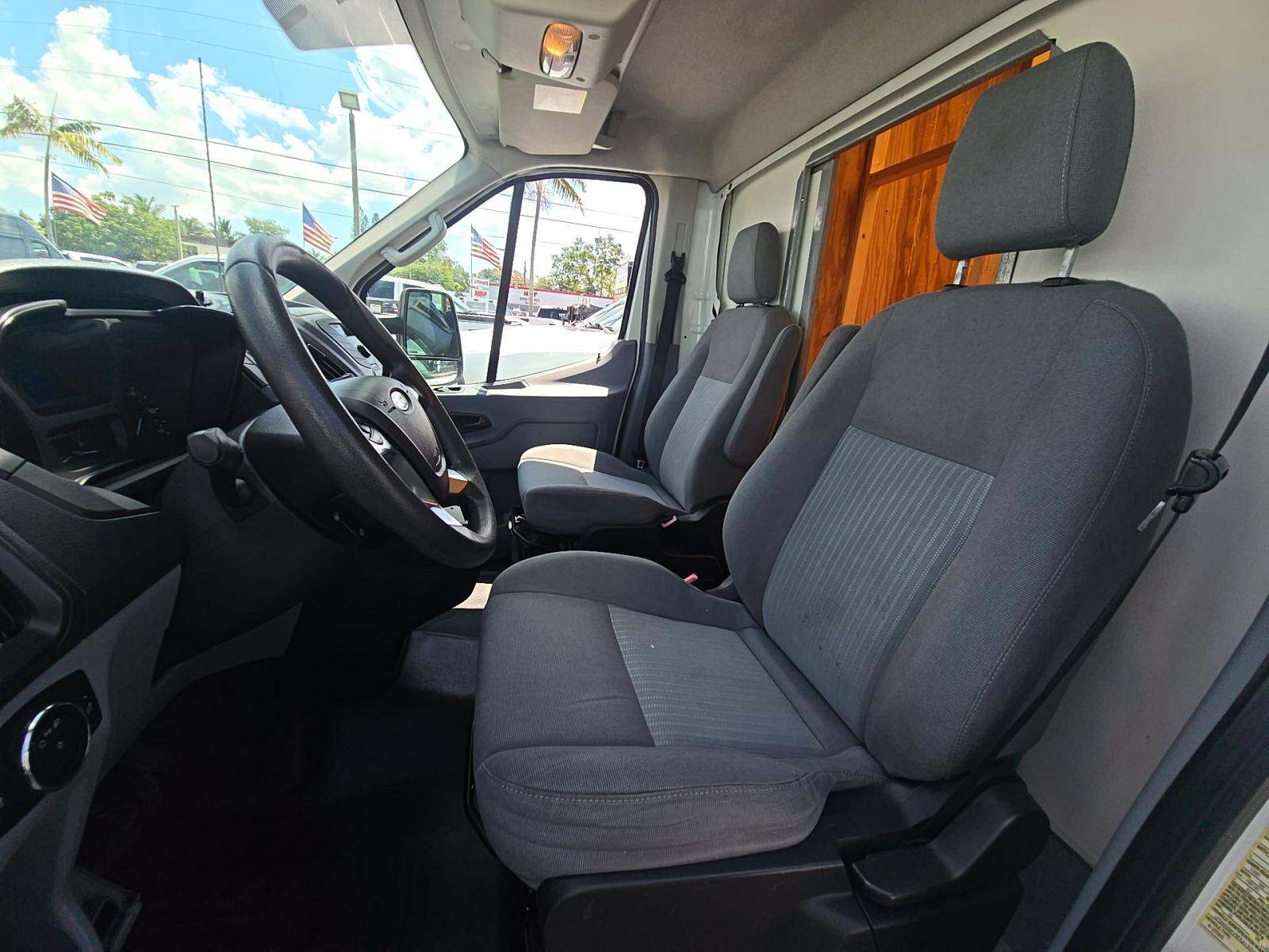 FORD TRANSIT 350 - 6