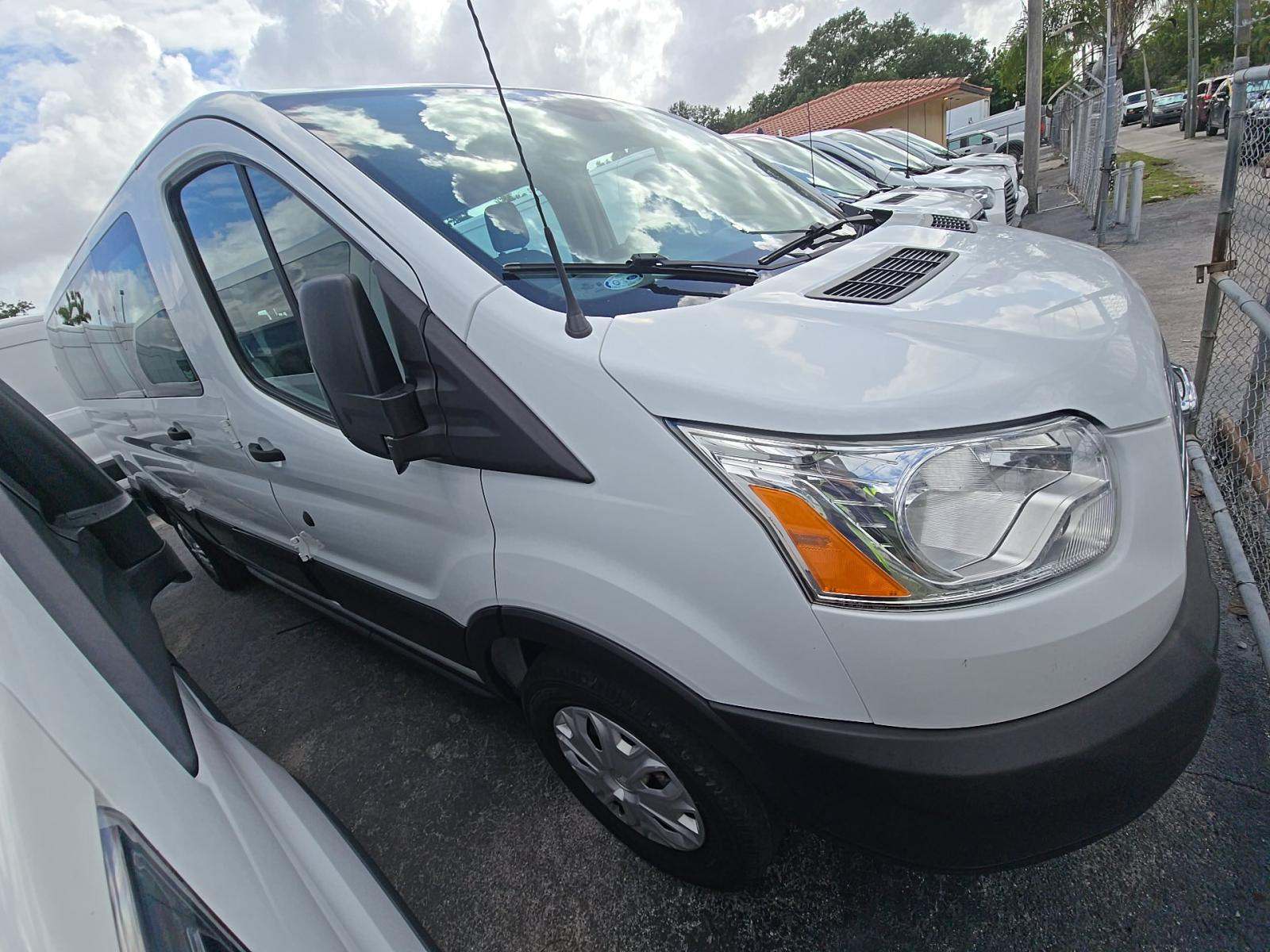FORD TRANSIT 350 - 4