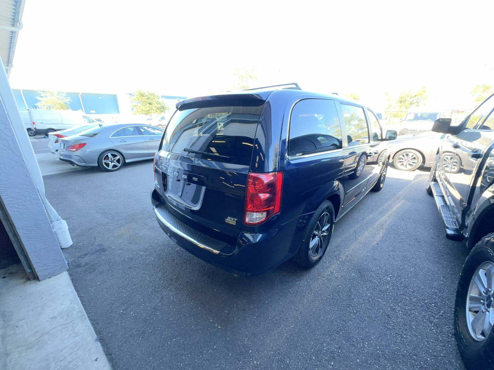 2017 Dodge Grand Caravan SXT FWD