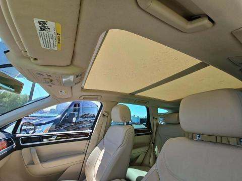 2014 Volkswagen Touareg 3.0L TDI R-Line AWD