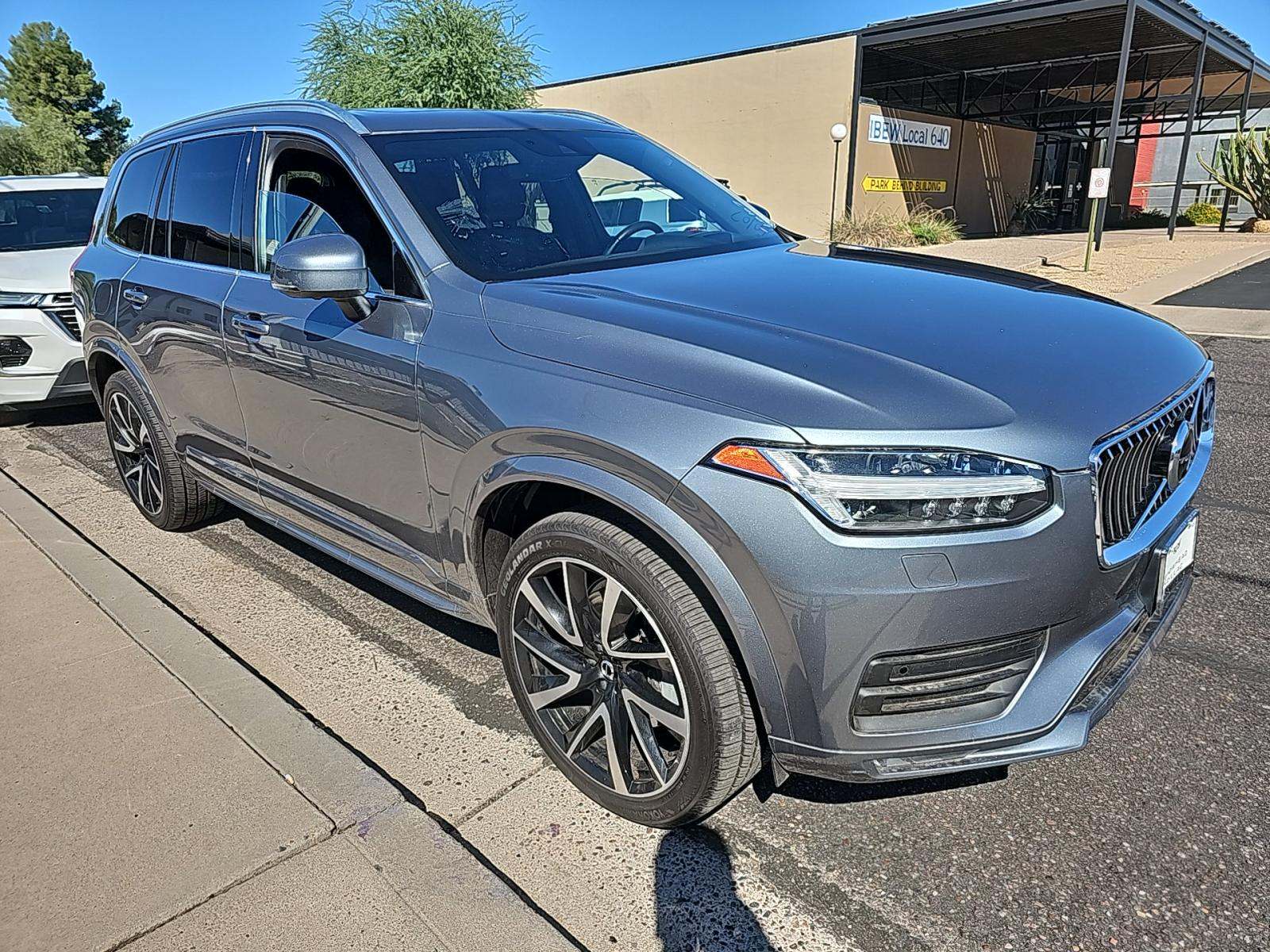 2020 Volvo XC90 T6 Momentum AWD