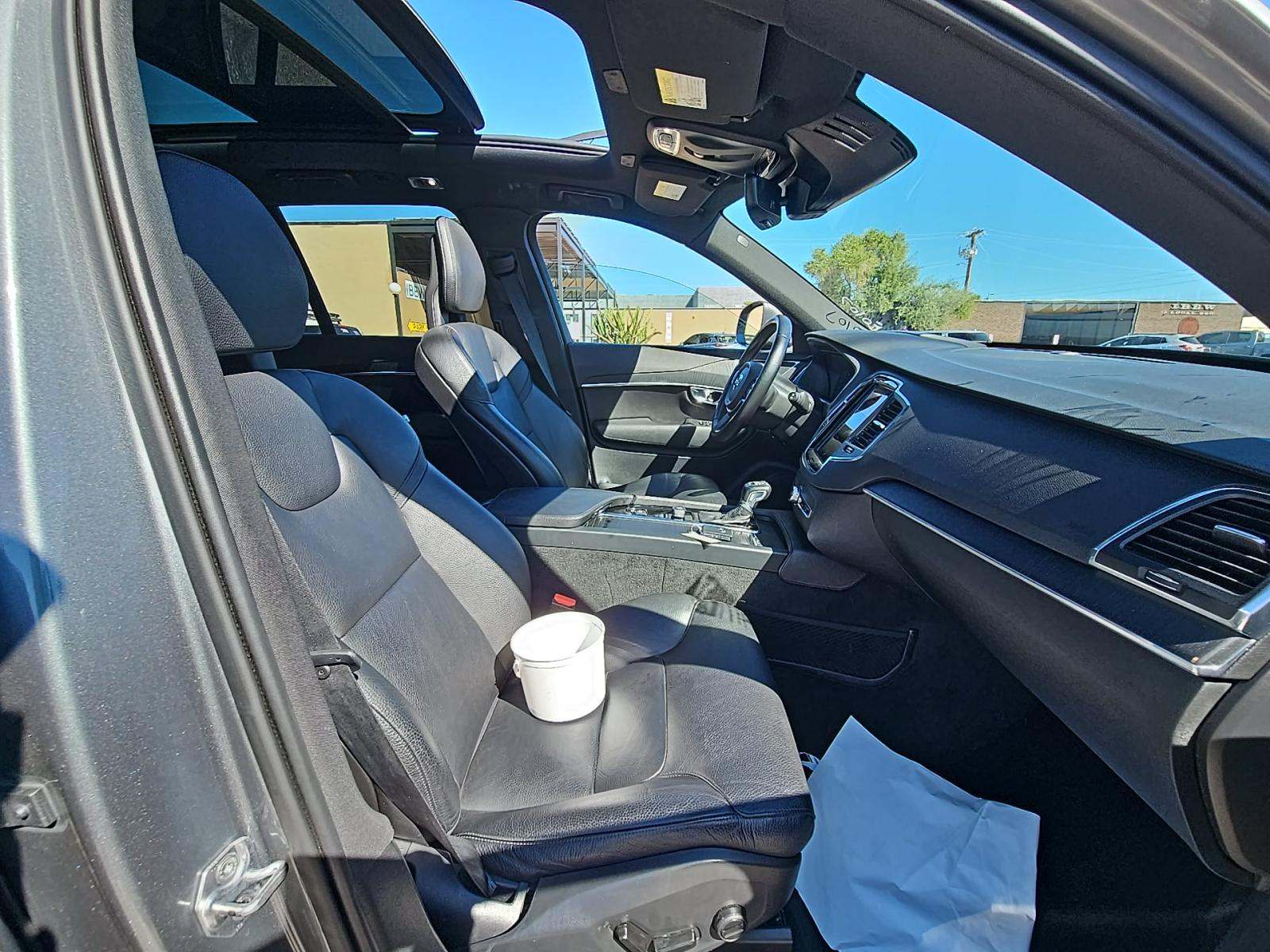 2020 Volvo XC90 T6 Momentum AWD