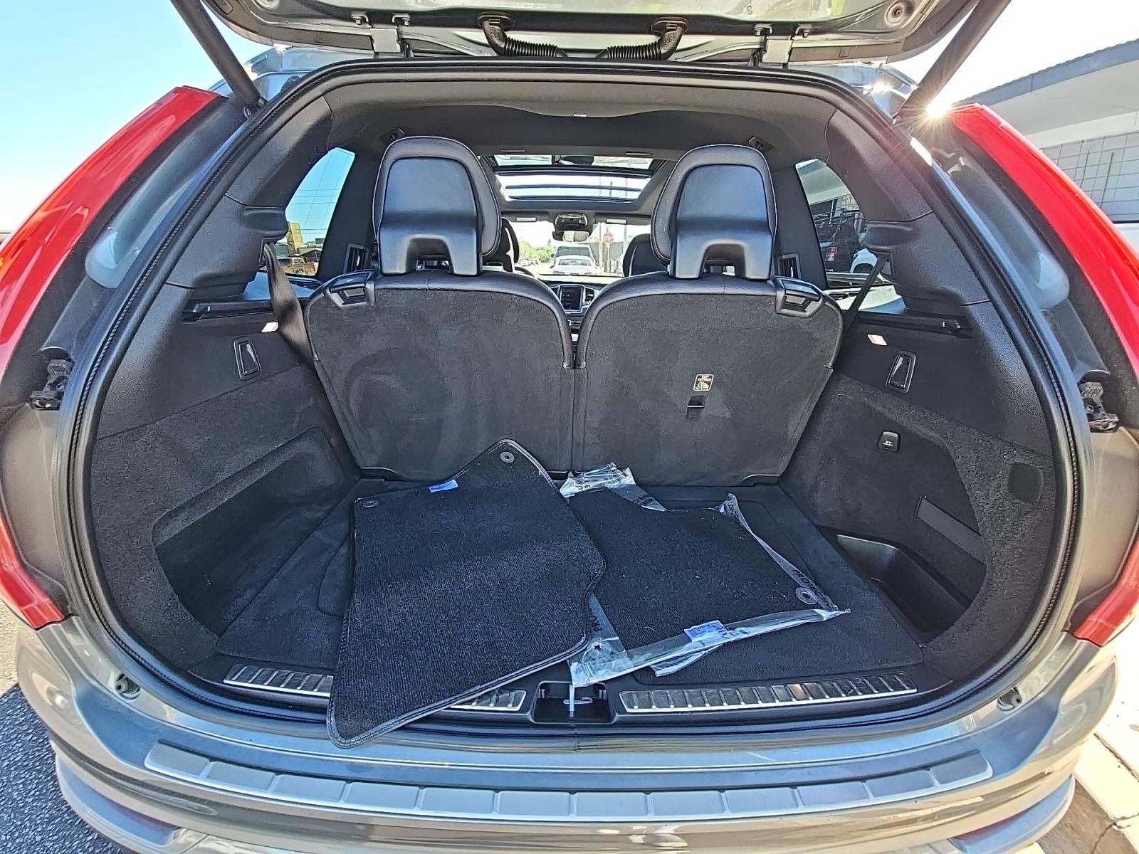 2020 Volvo XC90 T6 Momentum AWD