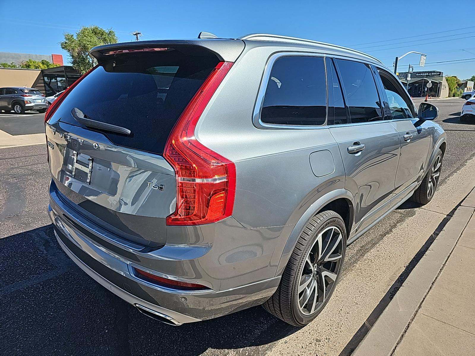 2020 Volvo XC90 T6 Momentum AWD