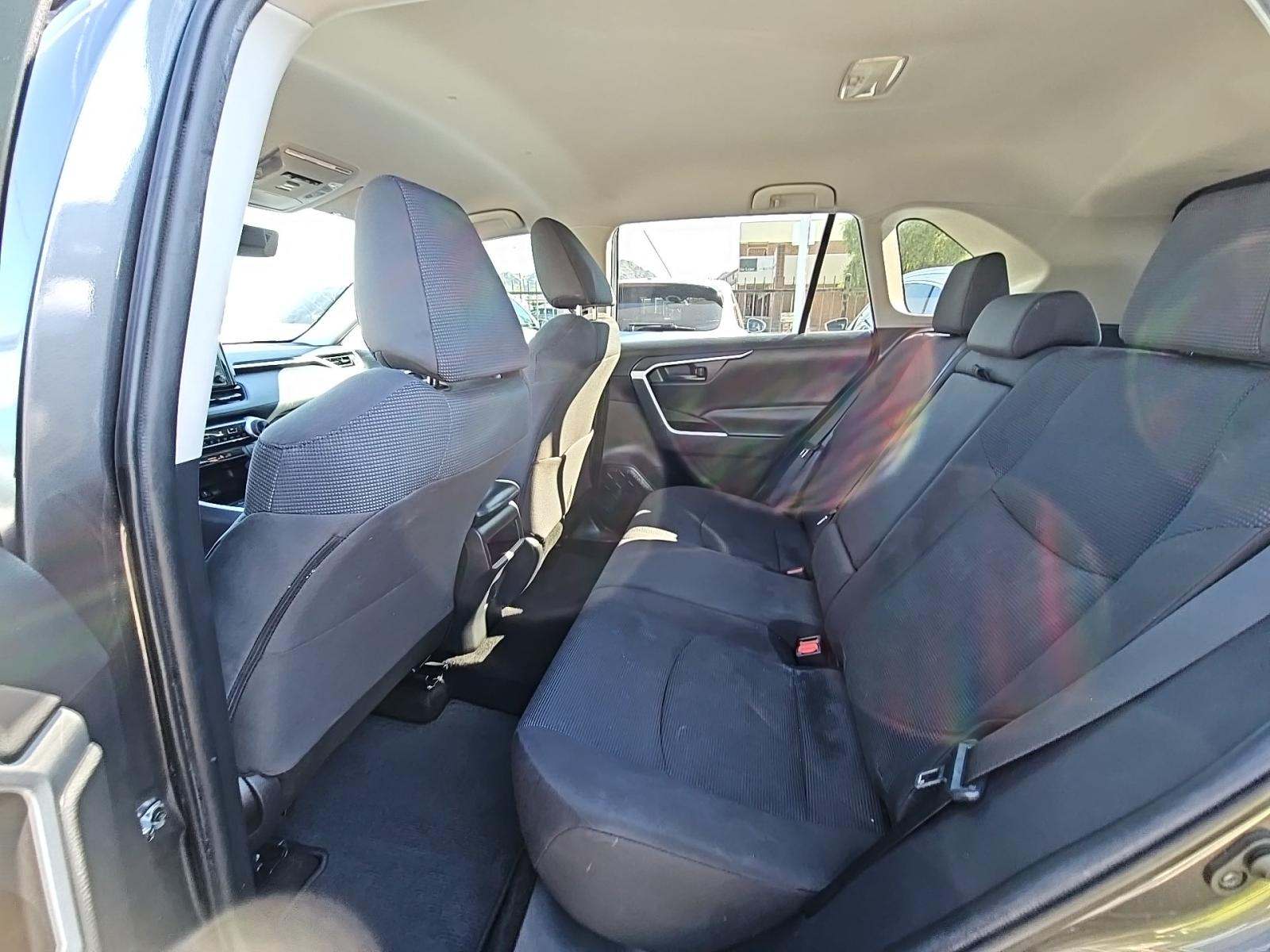 2021 Toyota RAV4 LE FWD