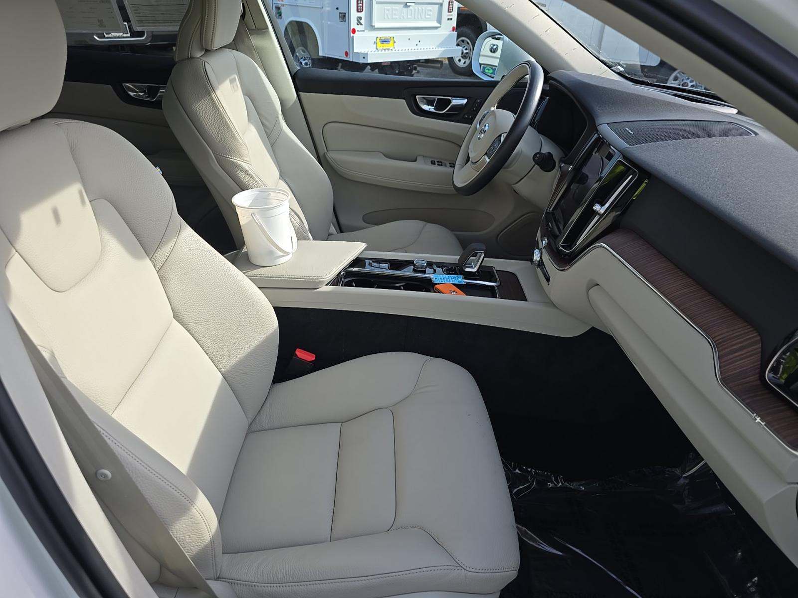 2022 Volvo XC60 Recharge T8 Inscription Expression AWD