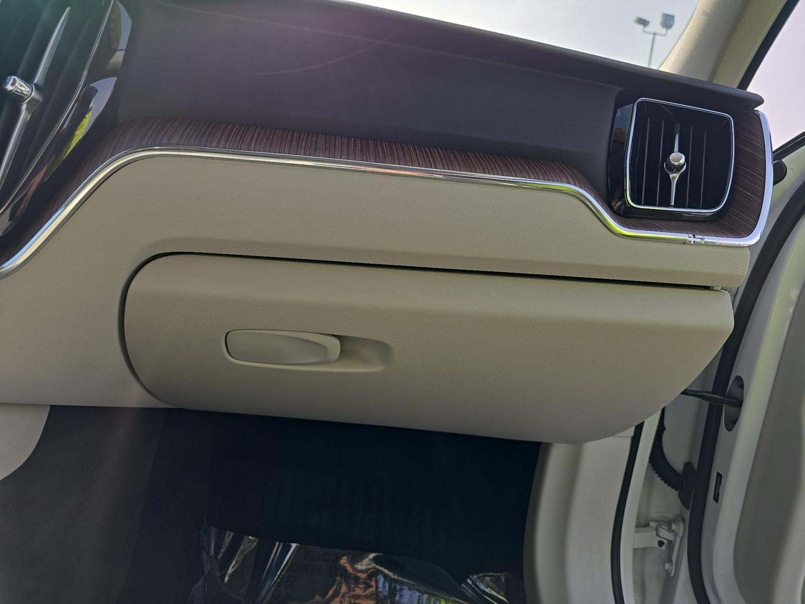 2022 Volvo XC60 Recharge T8 Inscription Expression AWD