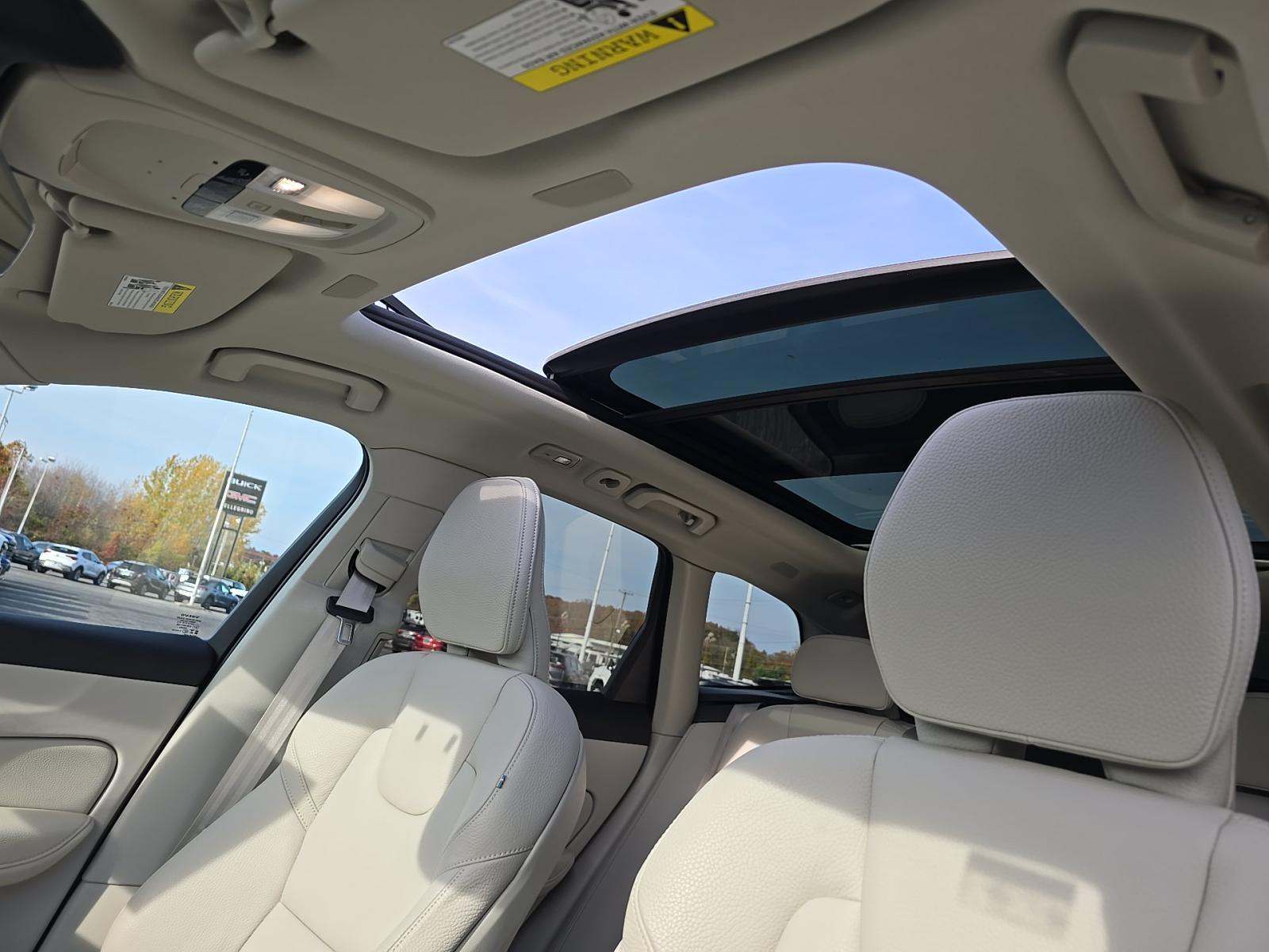 2022 Volvo XC60 Recharge T8 Inscription Expression AWD