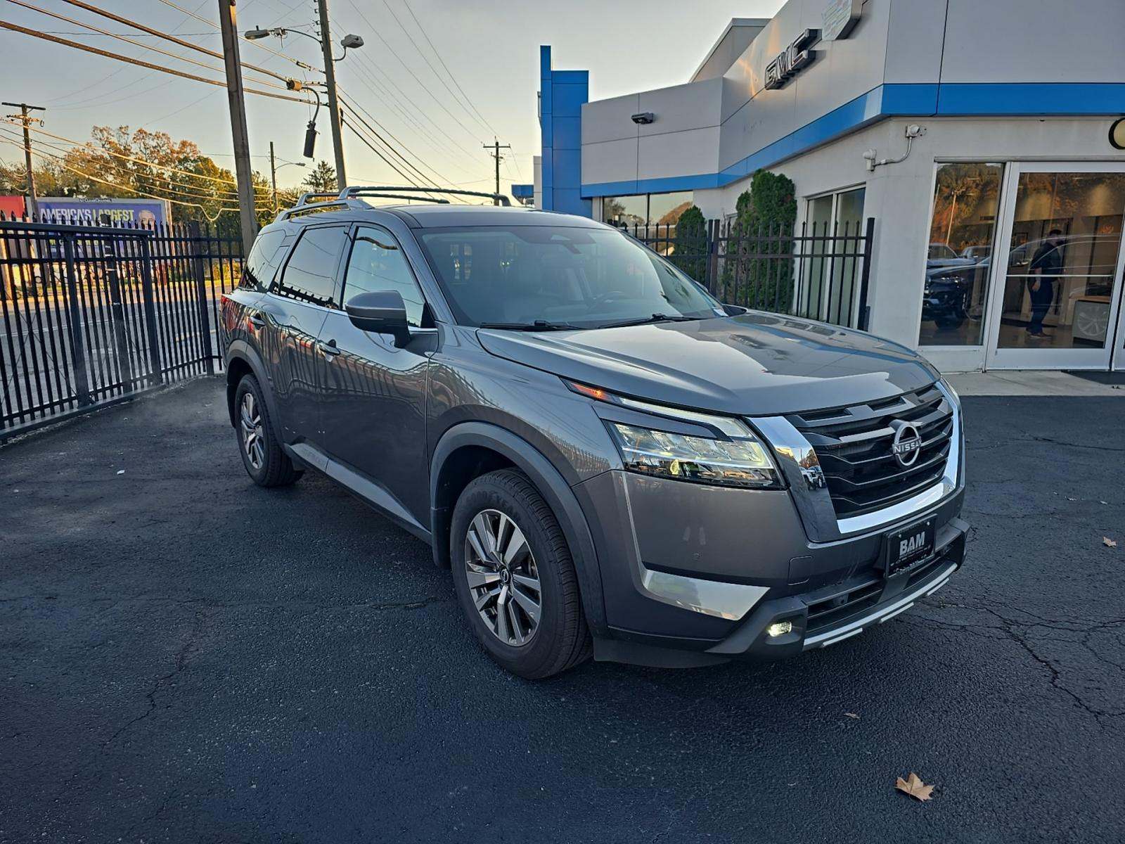 2022 Nissan Pathfinder SL AWD