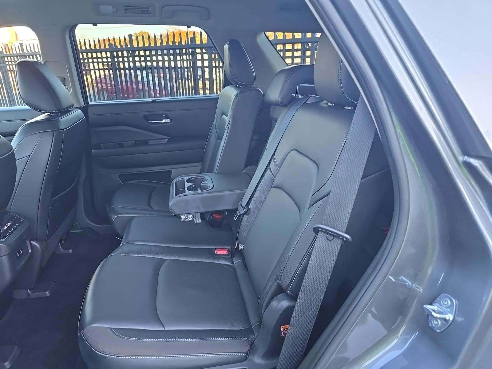 2022 Nissan Pathfinder SL AWD