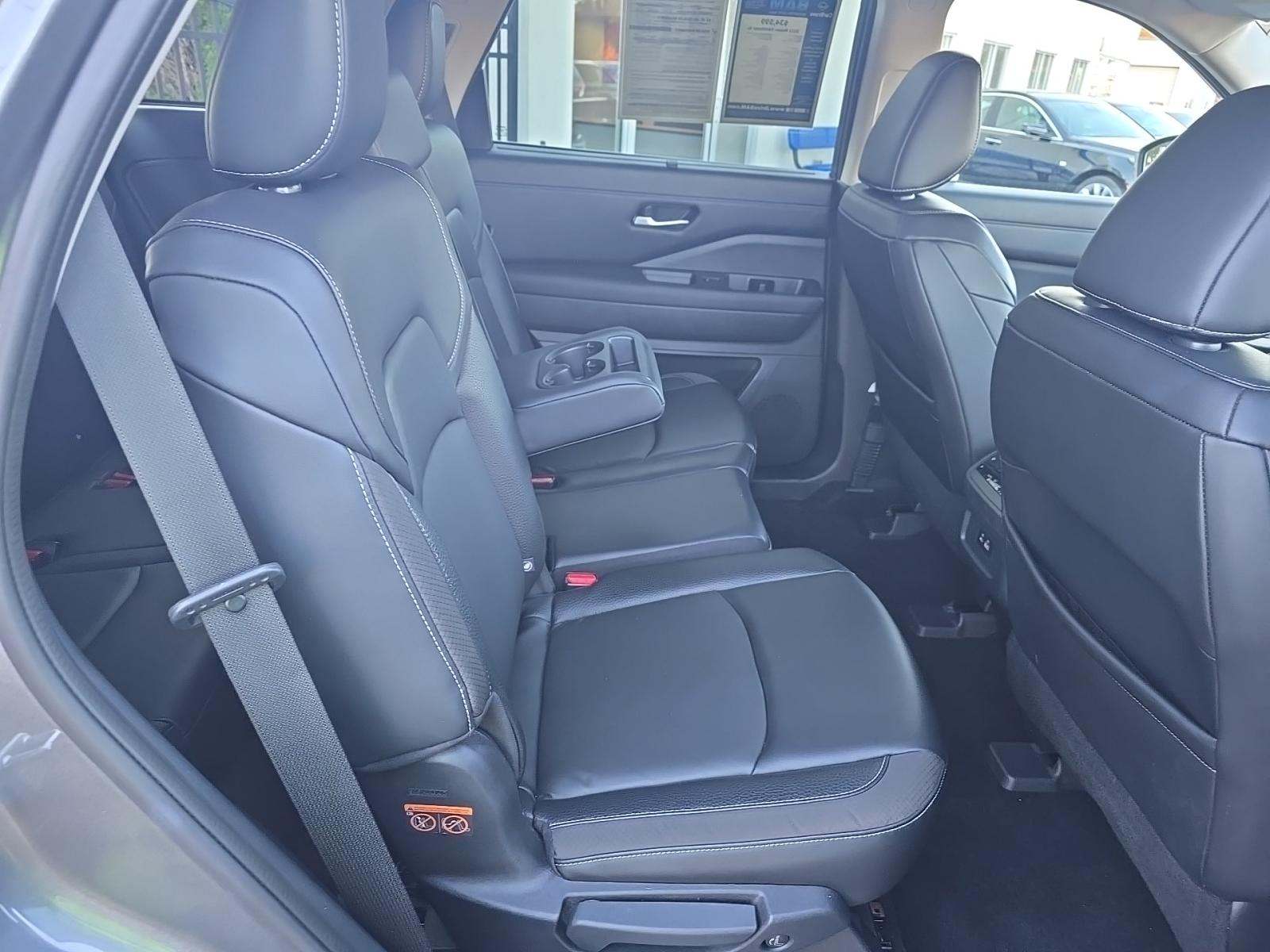 2022 Nissan Pathfinder SL AWD