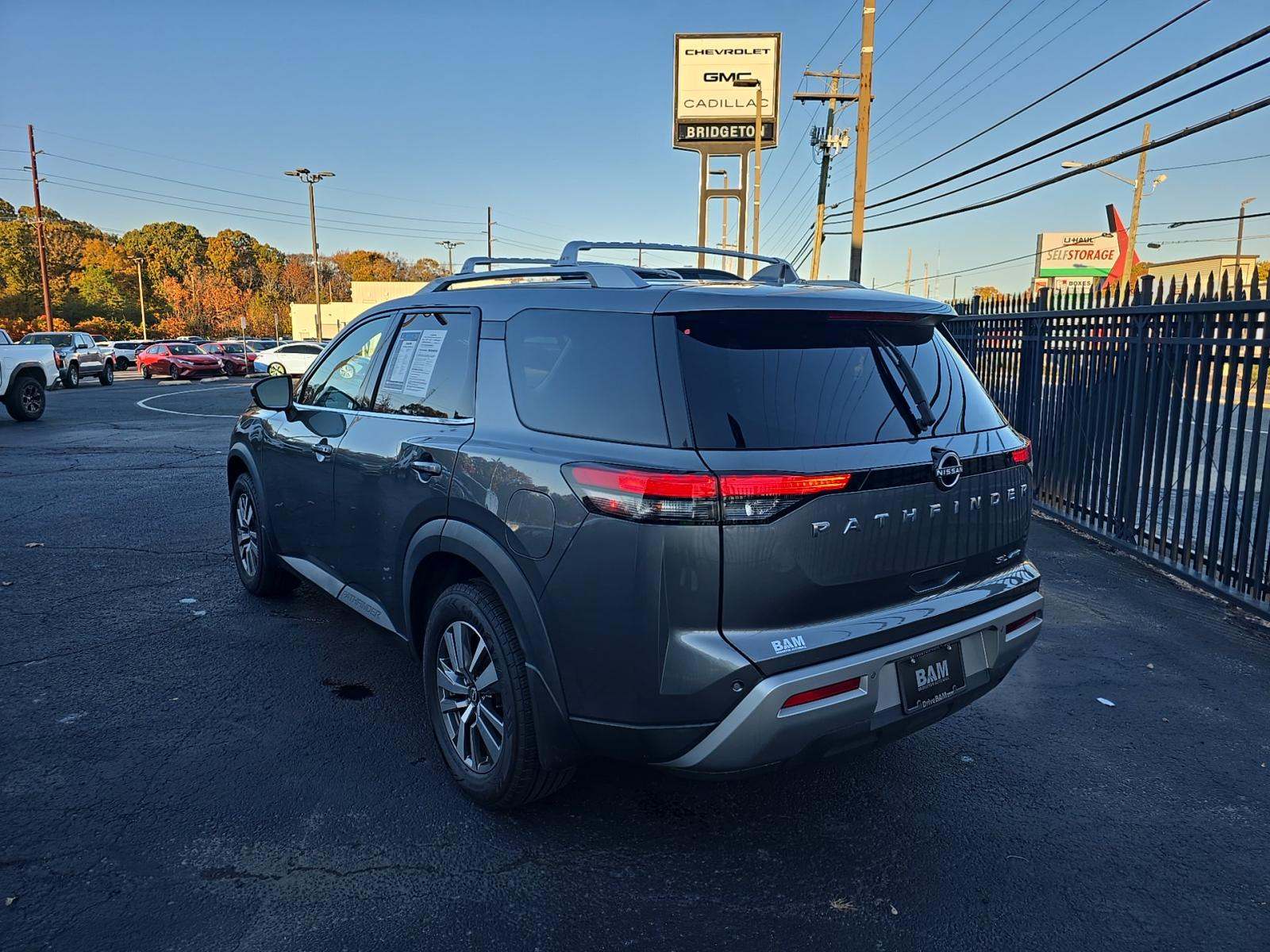 2022 Nissan Pathfinder SL AWD