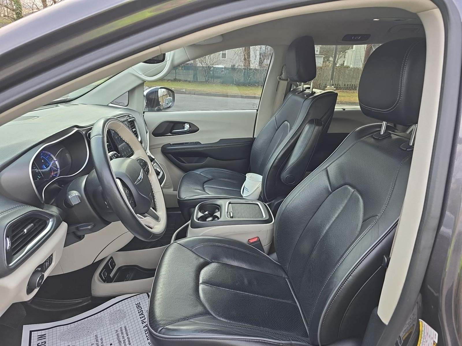 2020 Chrysler Pacifica Hybrid Limited FWD