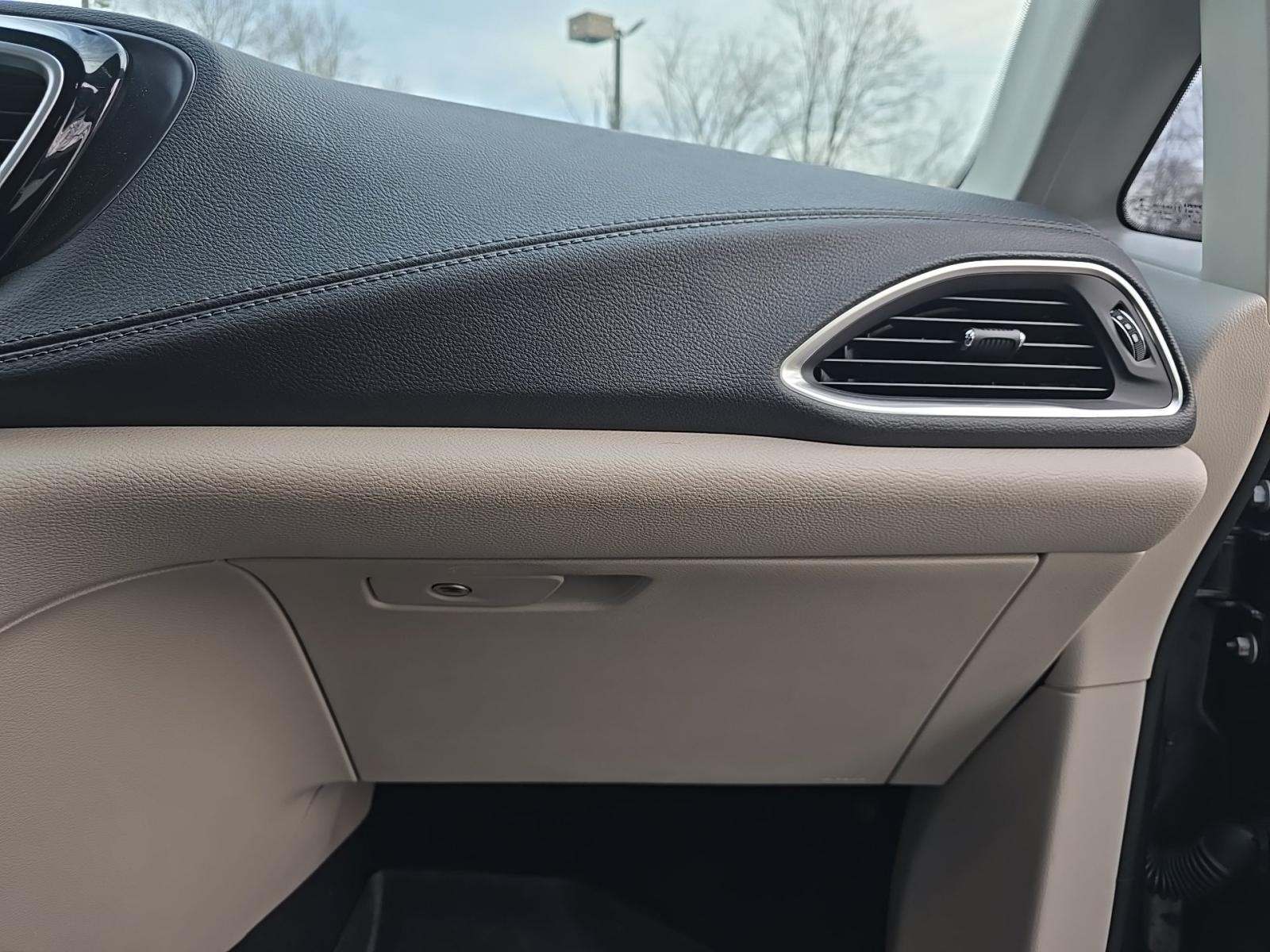 2020 Chrysler Pacifica Hybrid Limited FWD