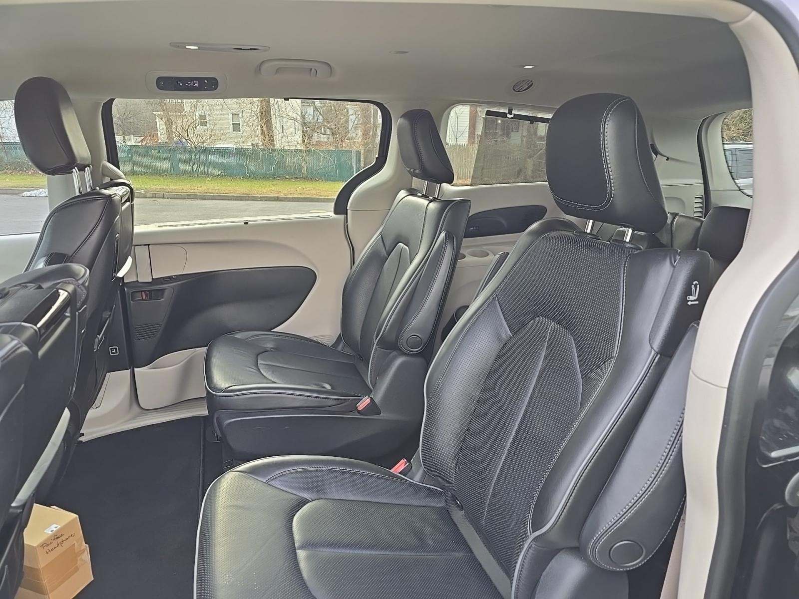 2020 Chrysler Pacifica Hybrid Limited FWD