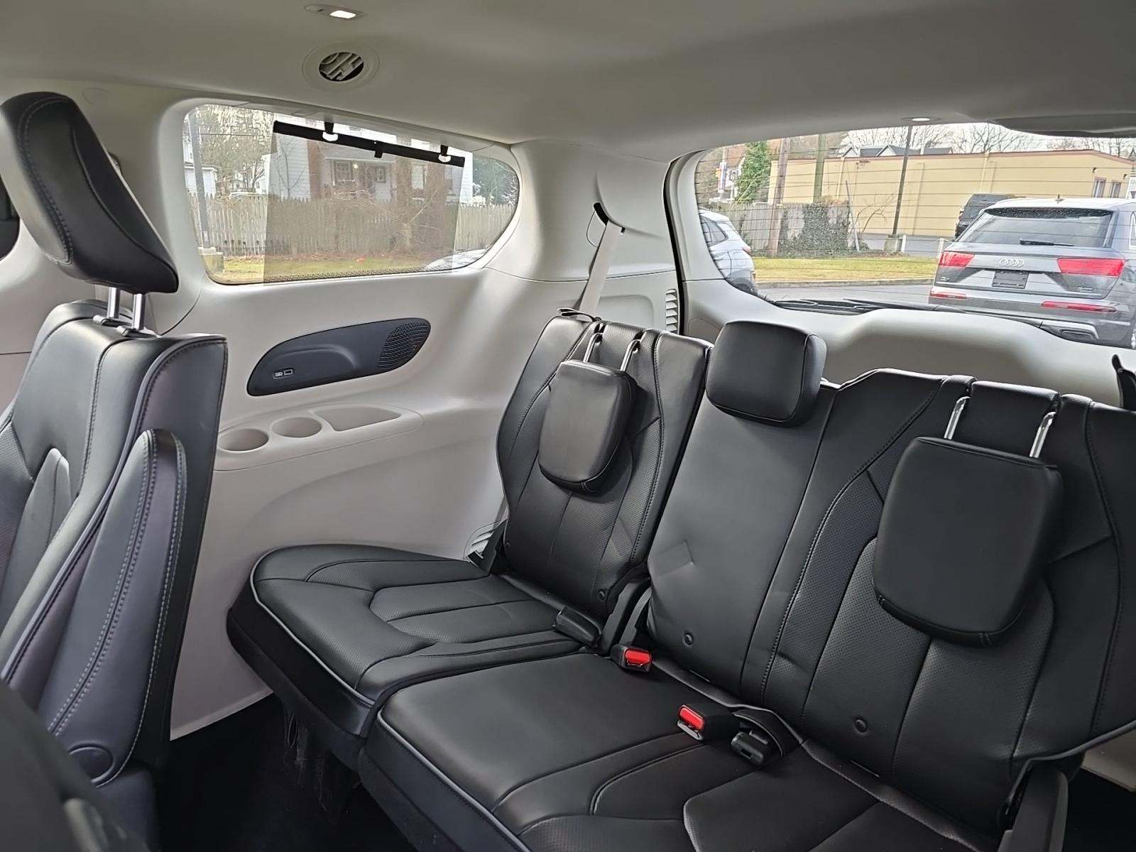 2020 Chrysler Pacifica Hybrid Limited FWD