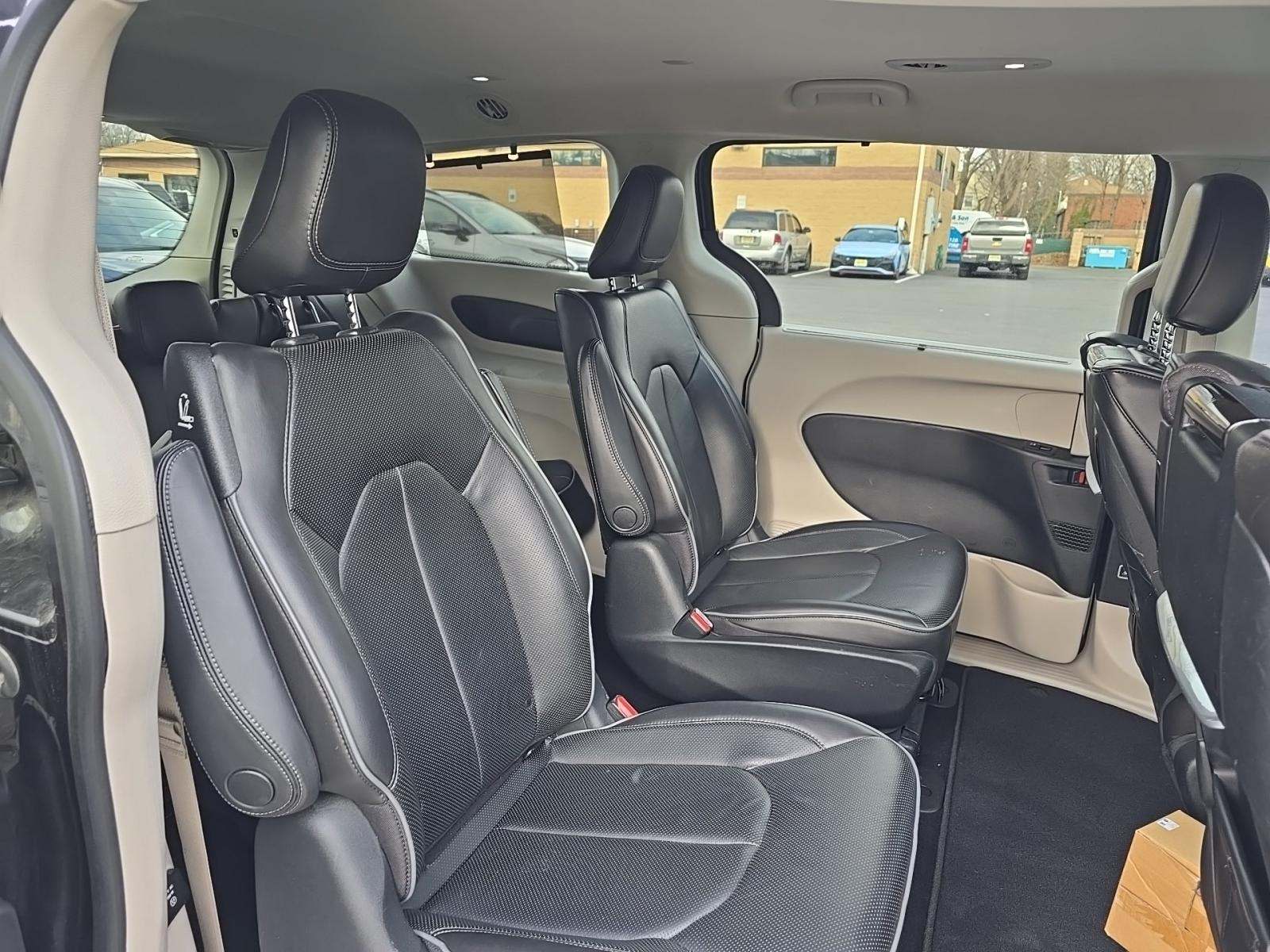 2020 Chrysler Pacifica Hybrid Limited FWD