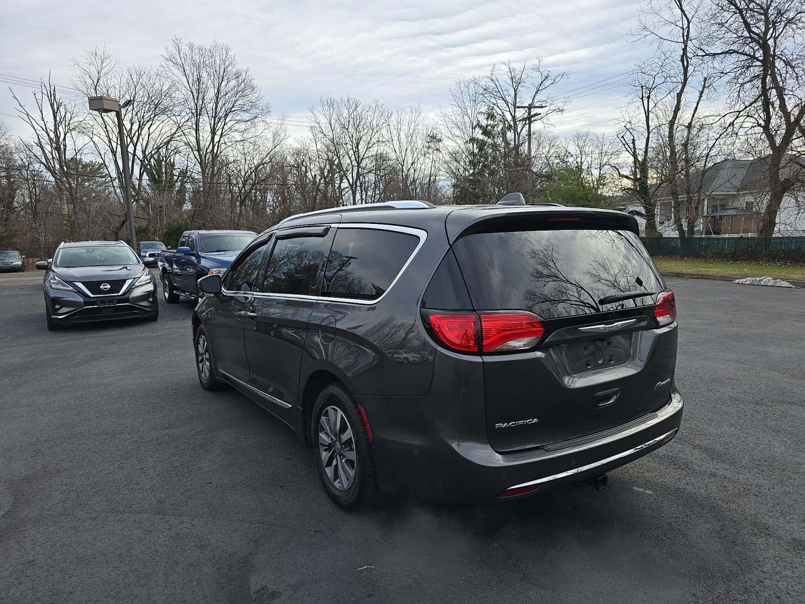 2020 Chrysler Pacifica Hybrid Limited FWD