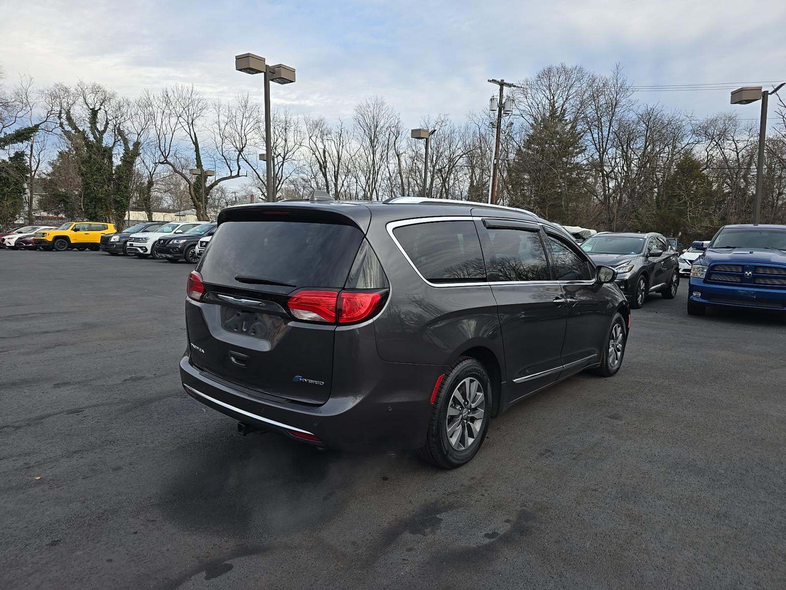 2020 Chrysler Pacifica Hybrid Limited FWD
