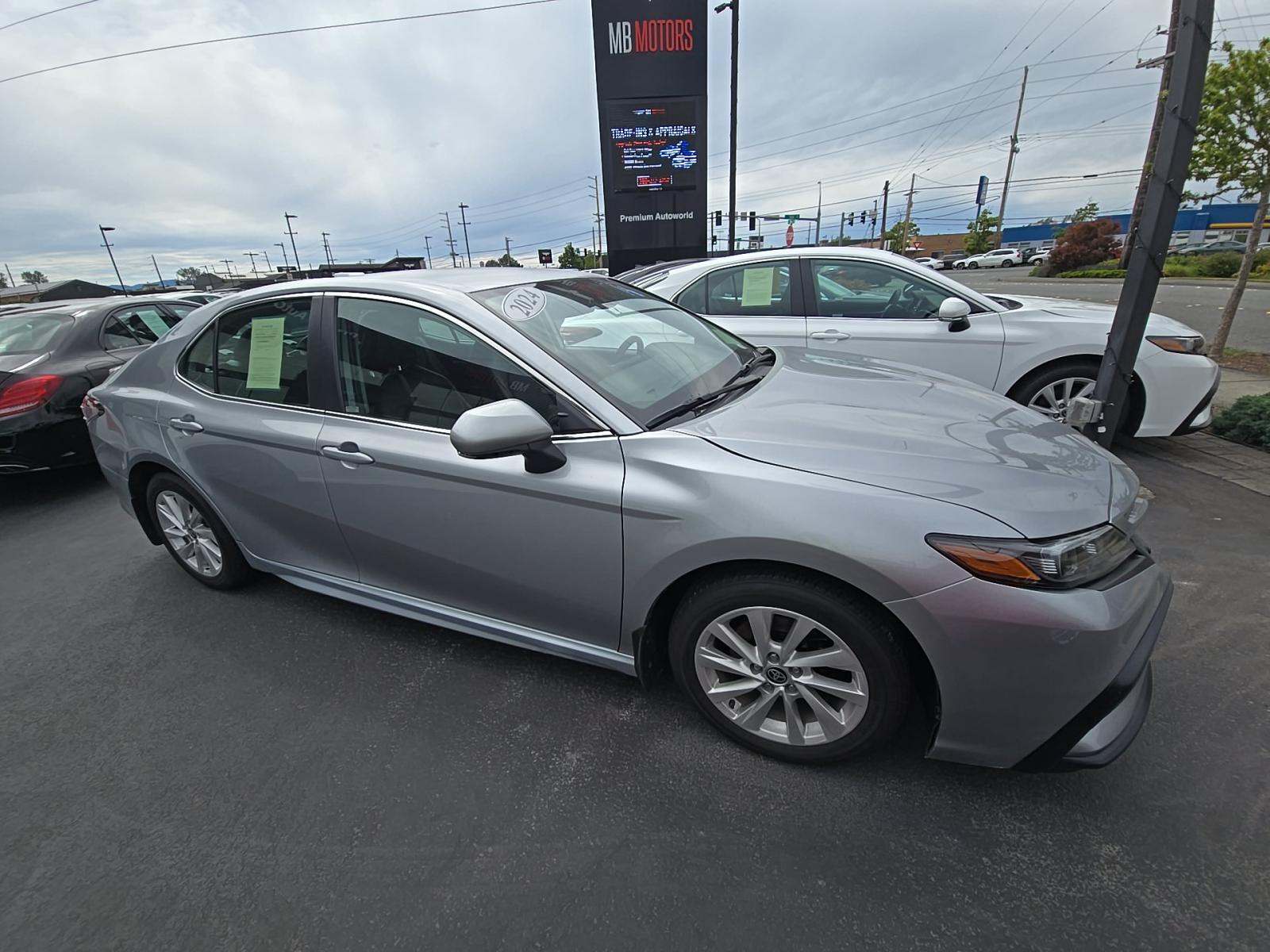 2024 Toyota Camry SE FWD
