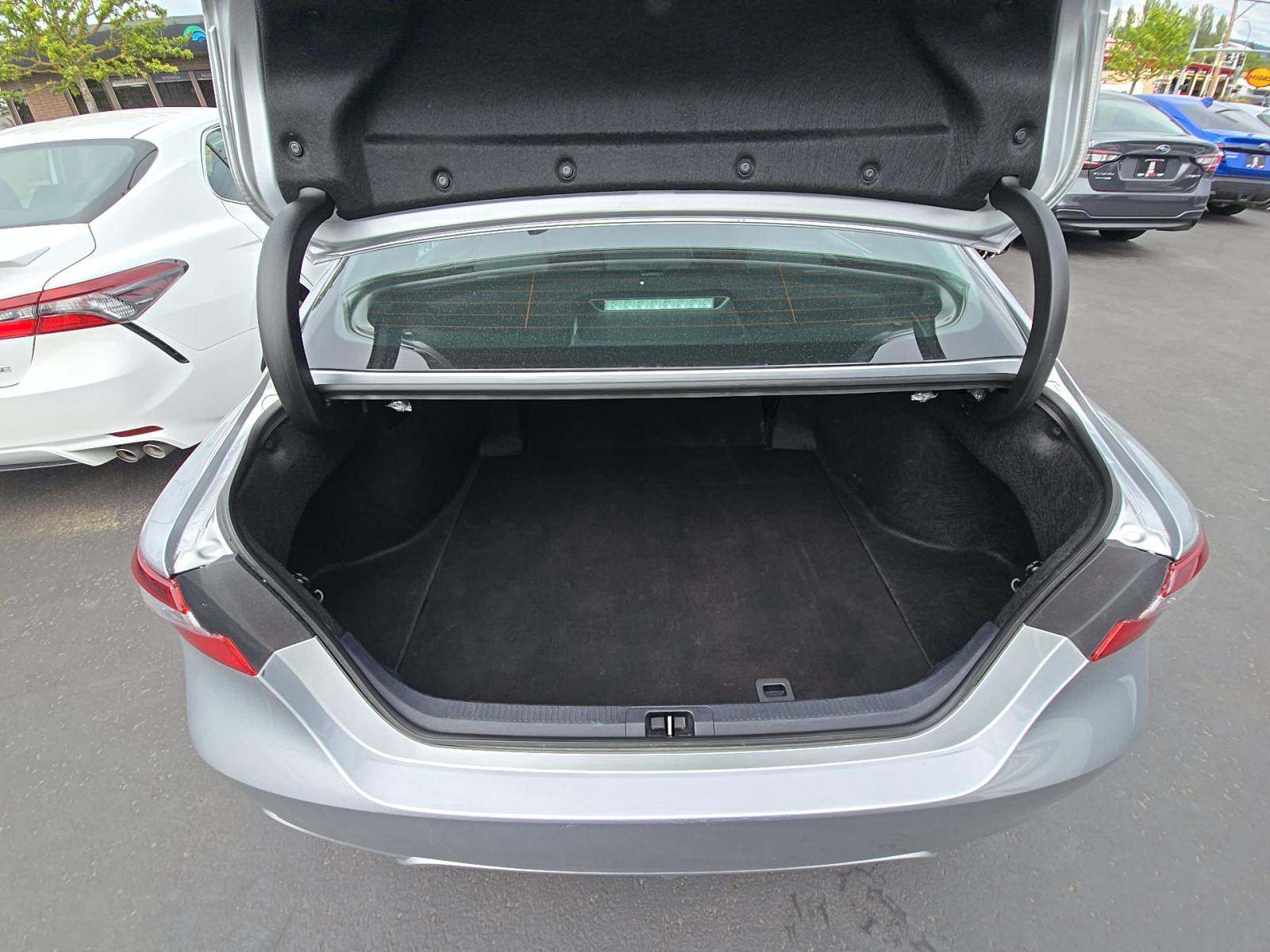 2024 Toyota Camry SE FWD
