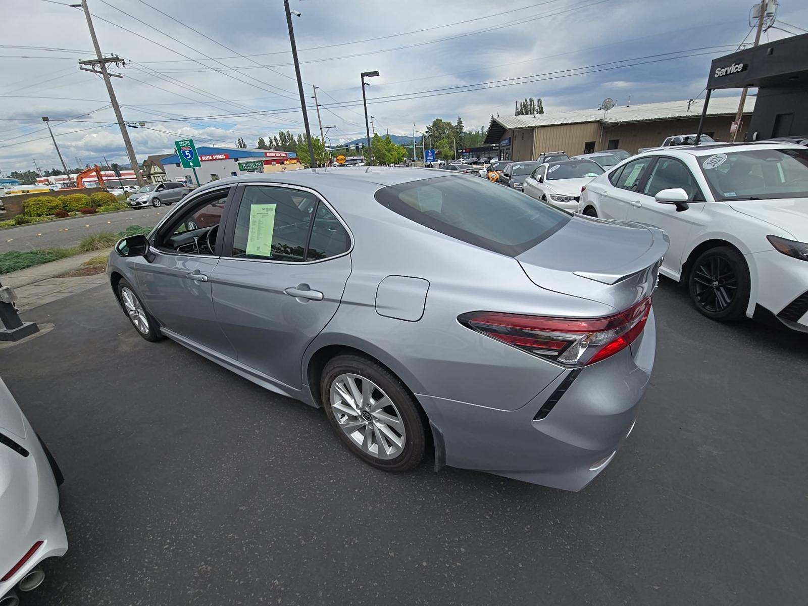 2024 Toyota Camry SE FWD
