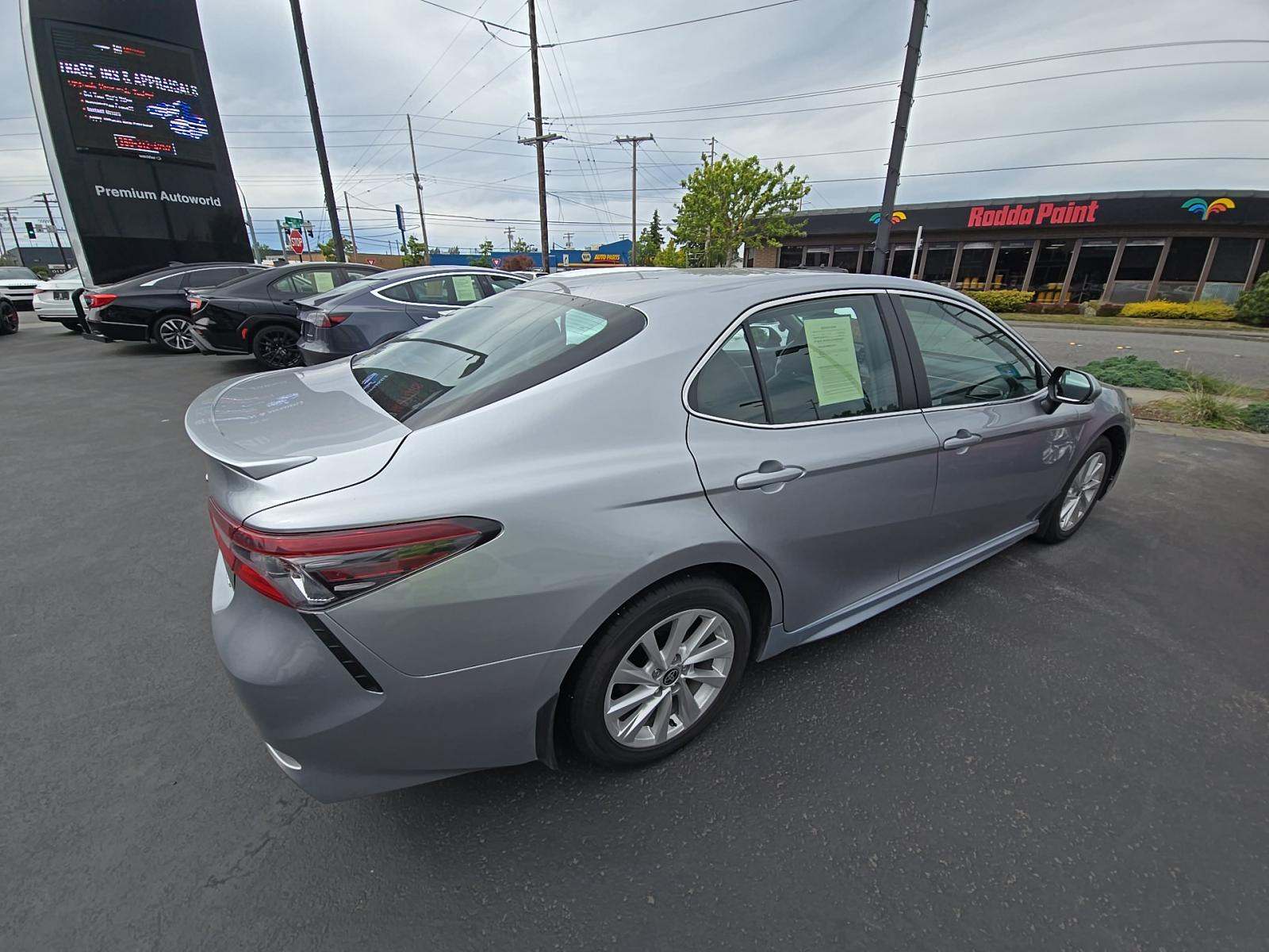 2024 Toyota Camry SE FWD