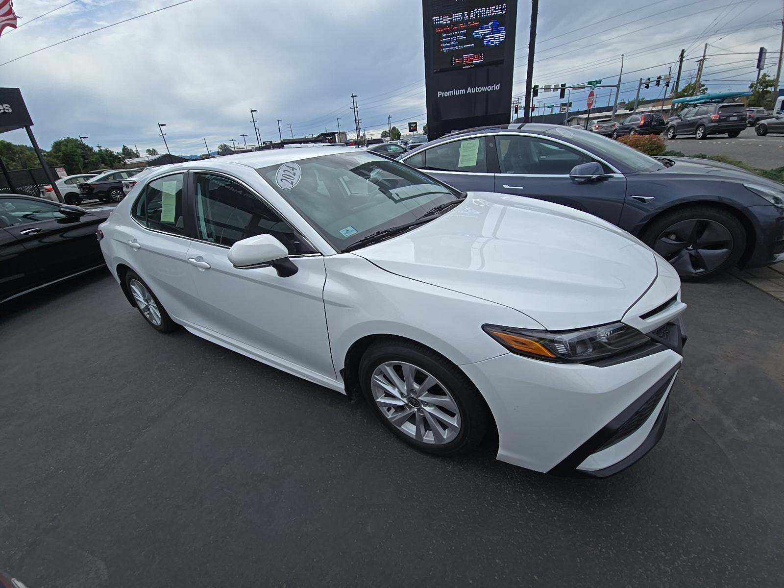 2024 Toyota Camry SE FWD