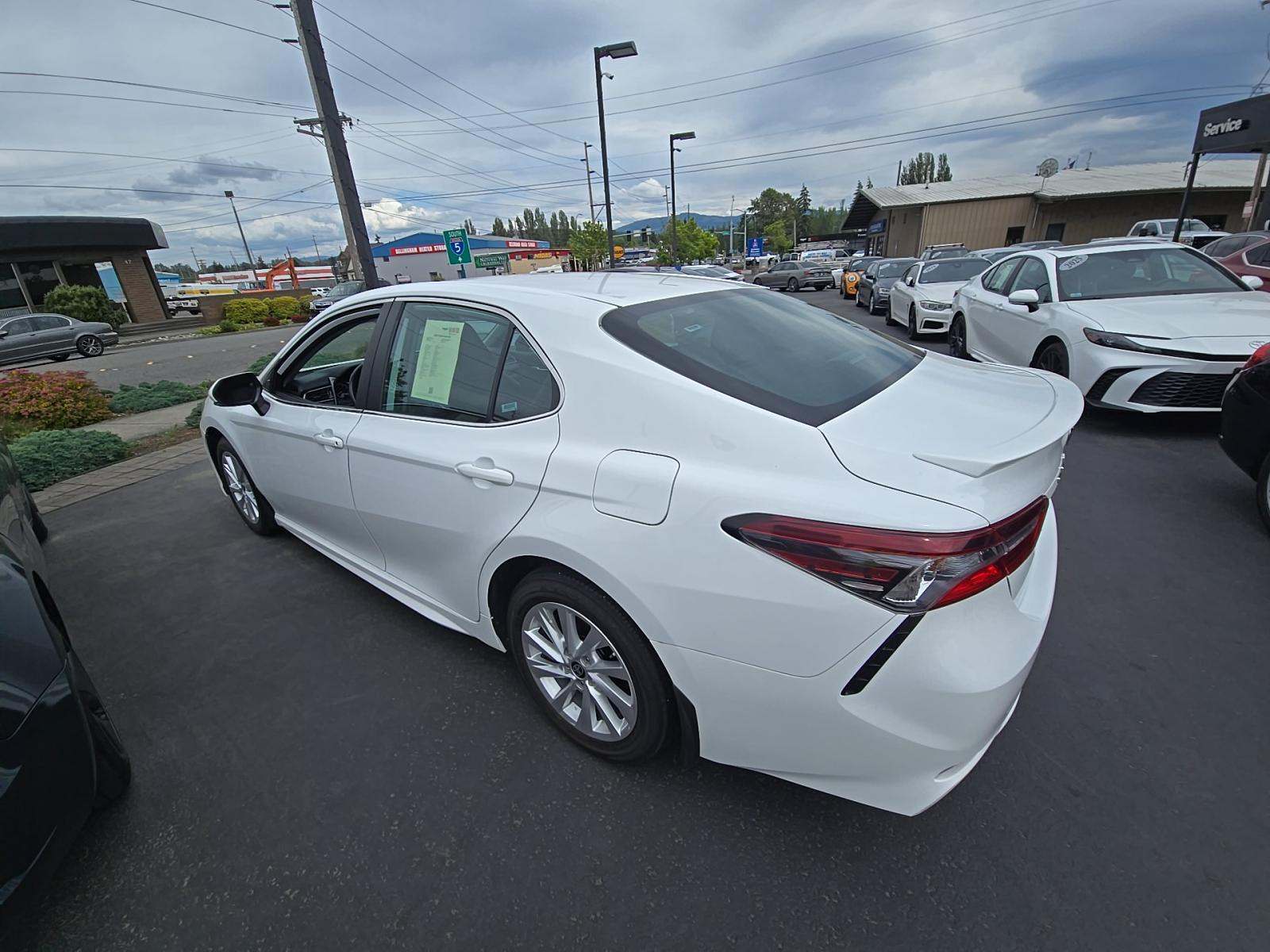 2024 Toyota Camry SE FWD
