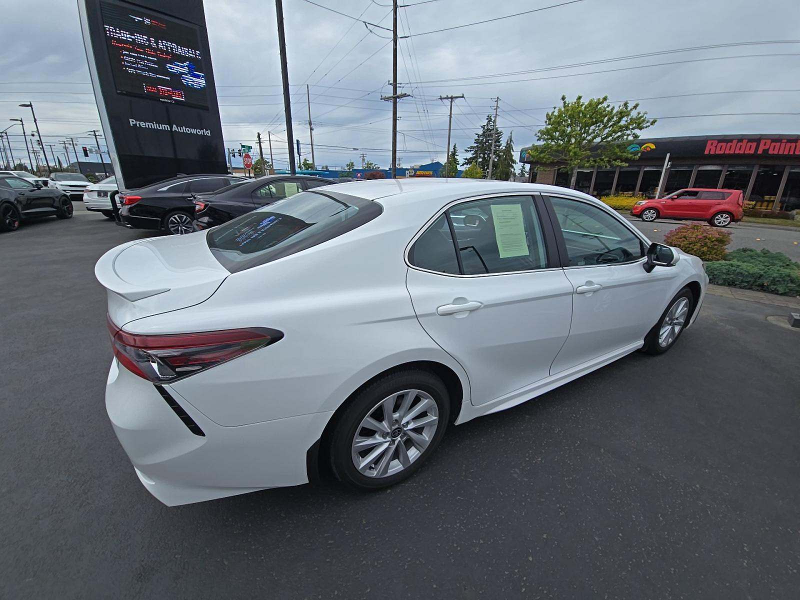 2024 Toyota Camry SE FWD