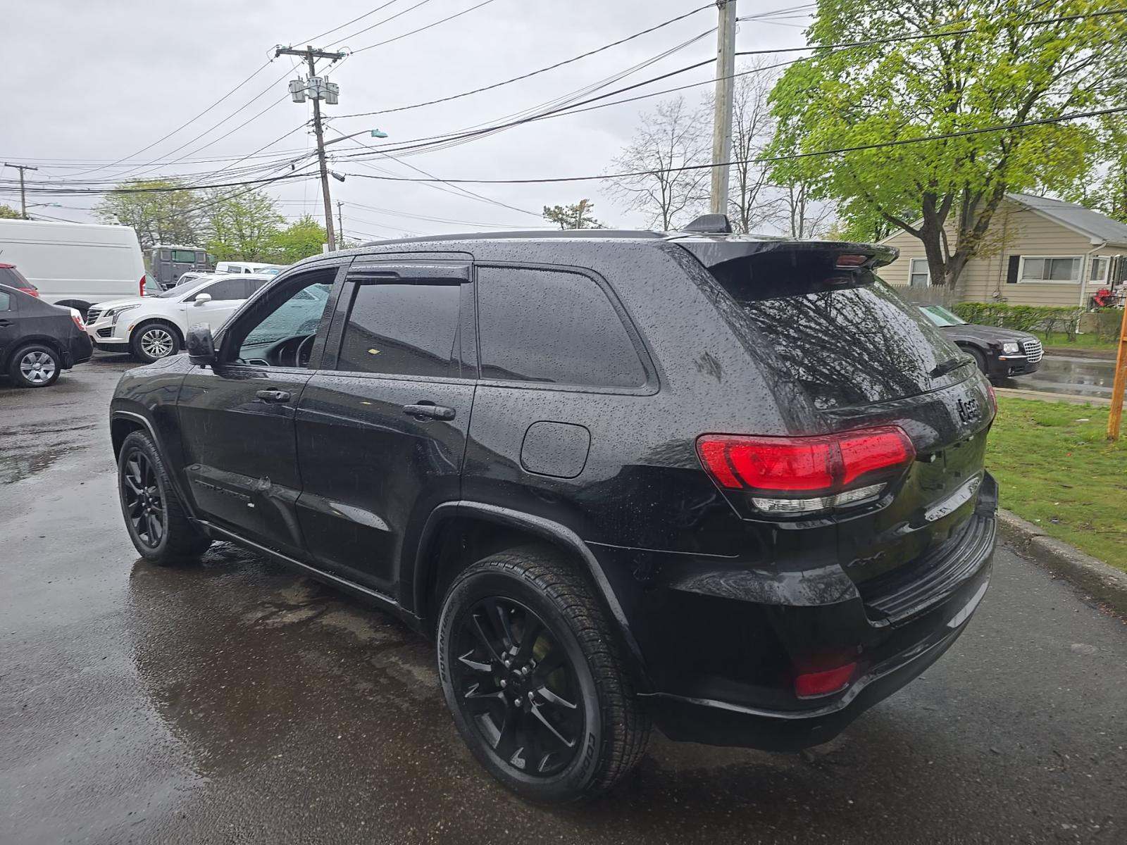 JEEP LAREDO ALTITUDE EDITION - 2