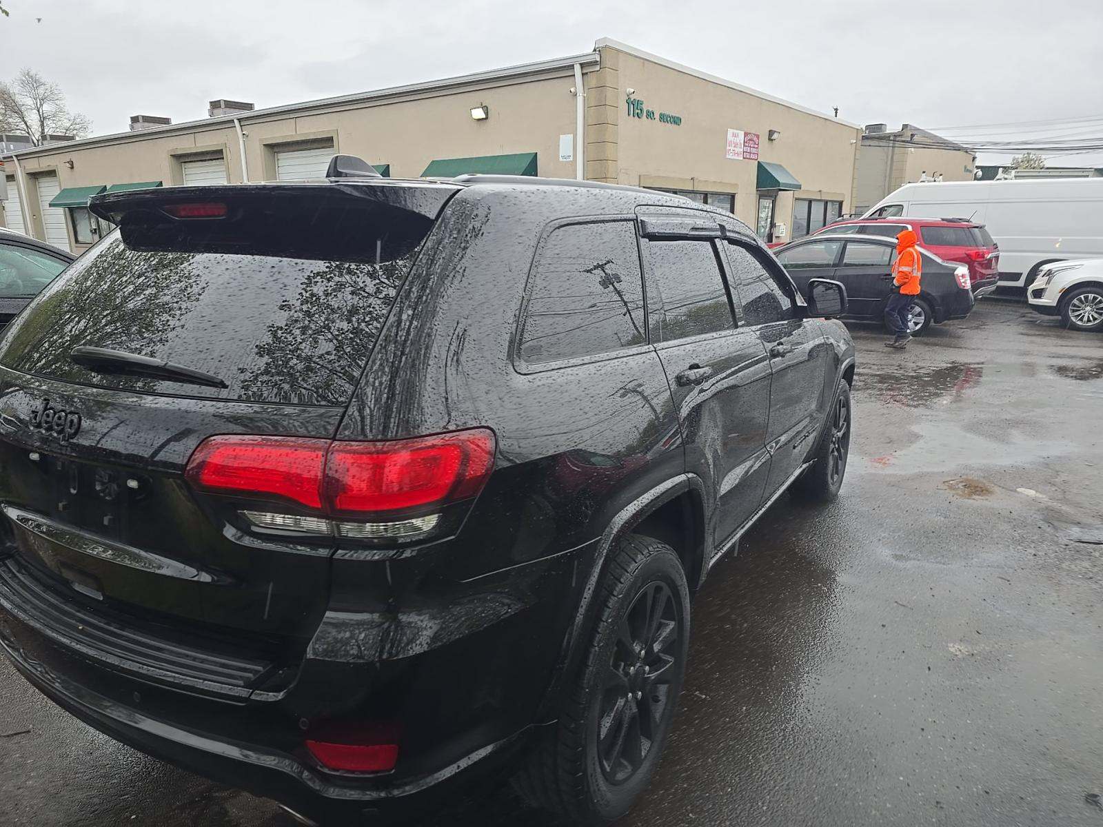 JEEP LAREDO ALTITUDE EDITION - 3