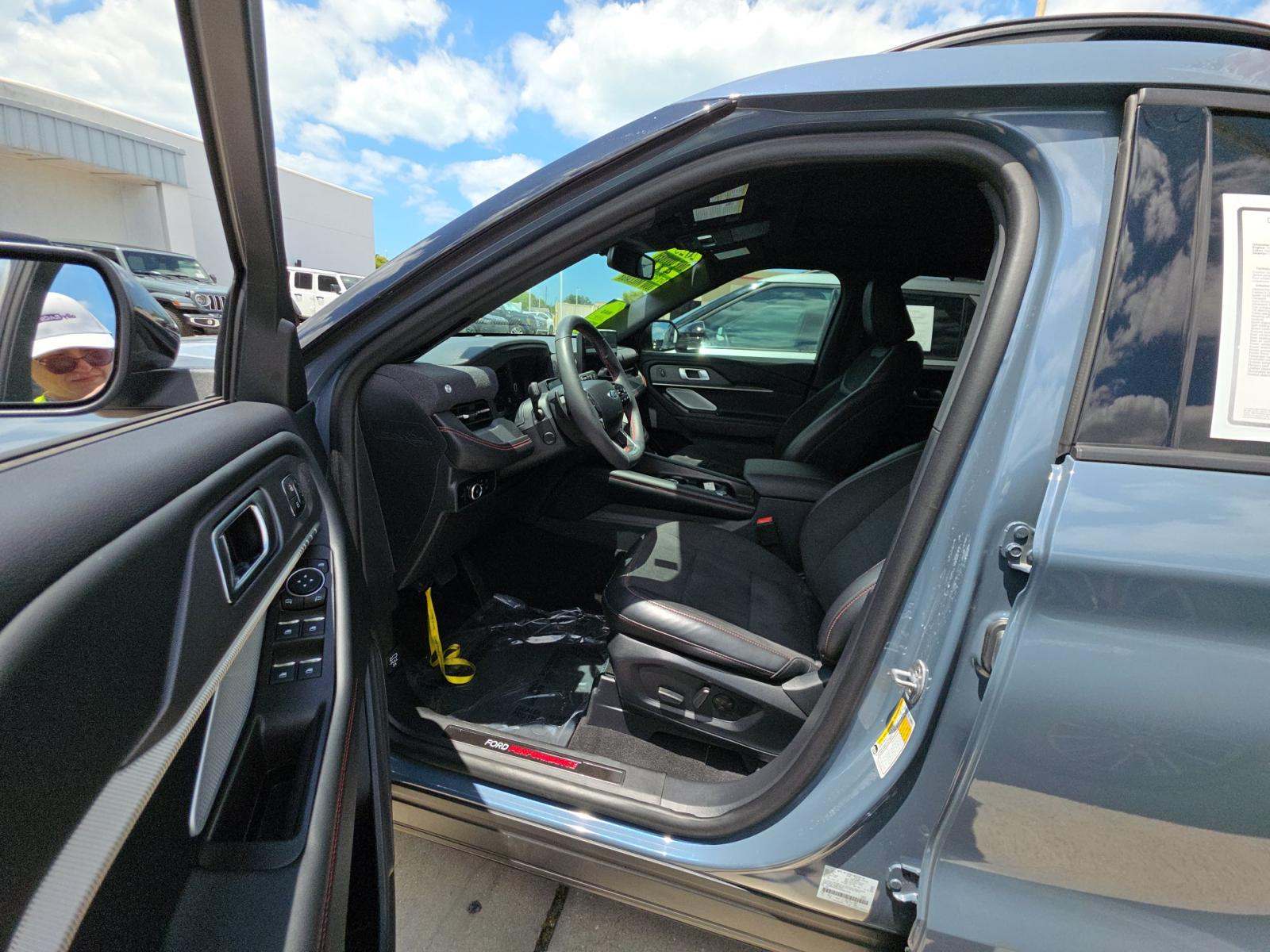FORD EXPLORER - 6