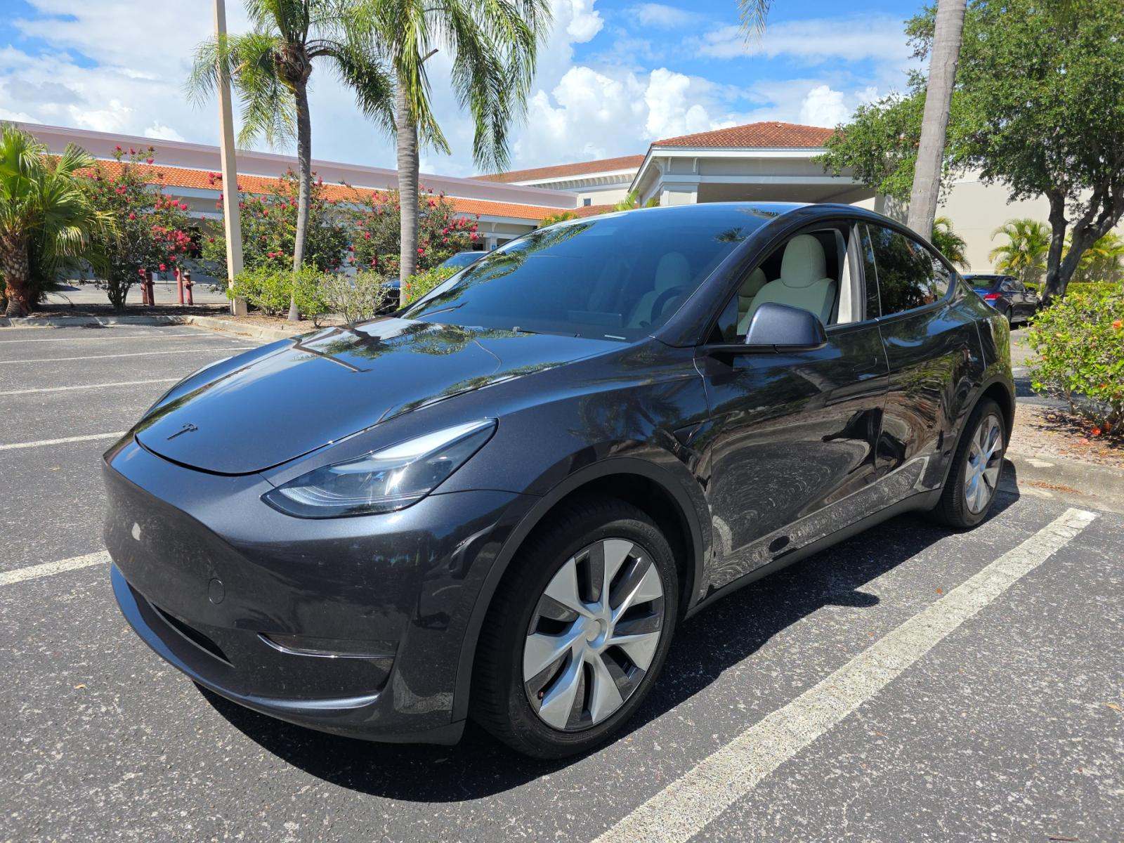 TESLA MODEL Y - 1
