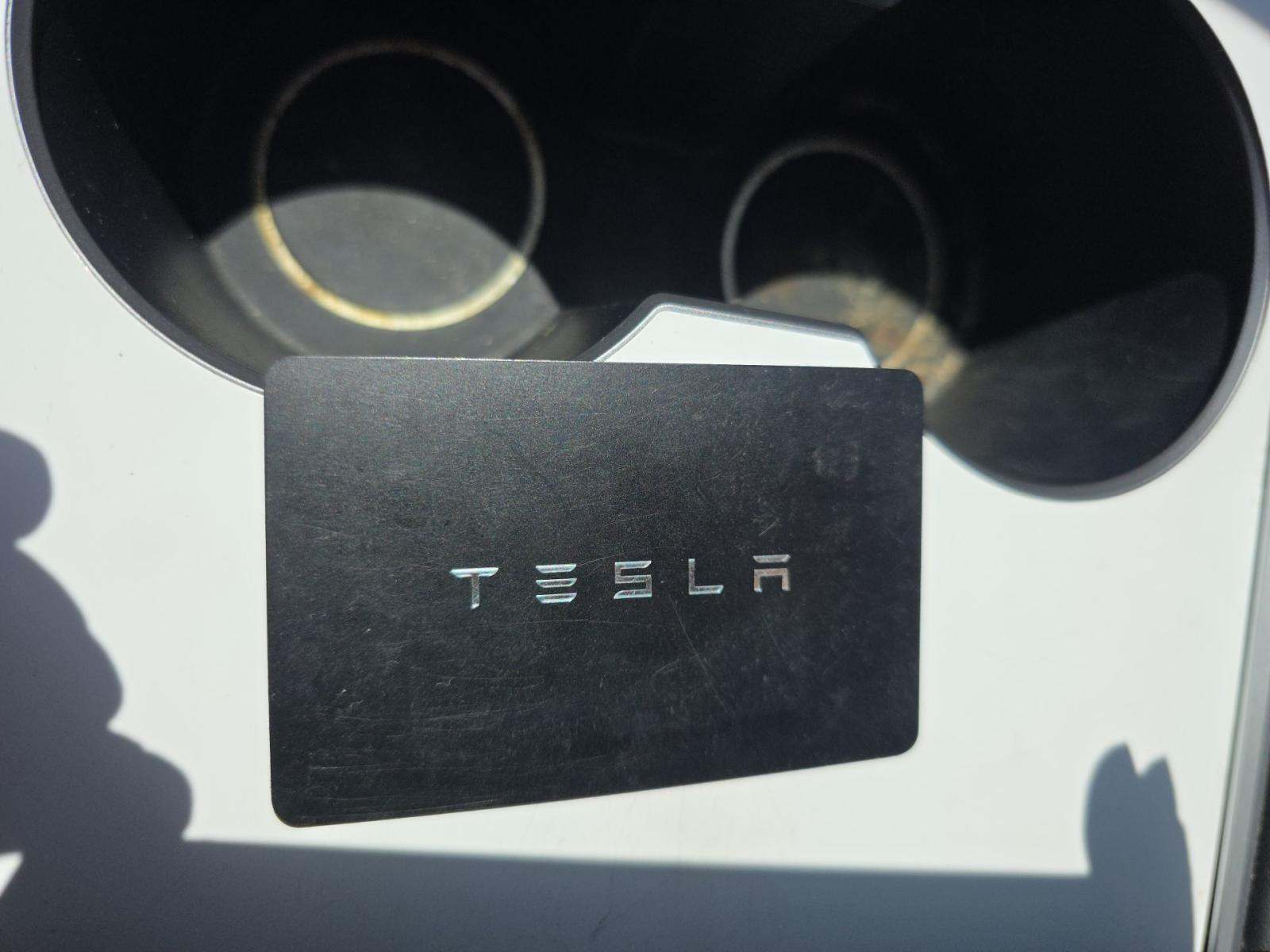 TESLA MODEL Y - 8