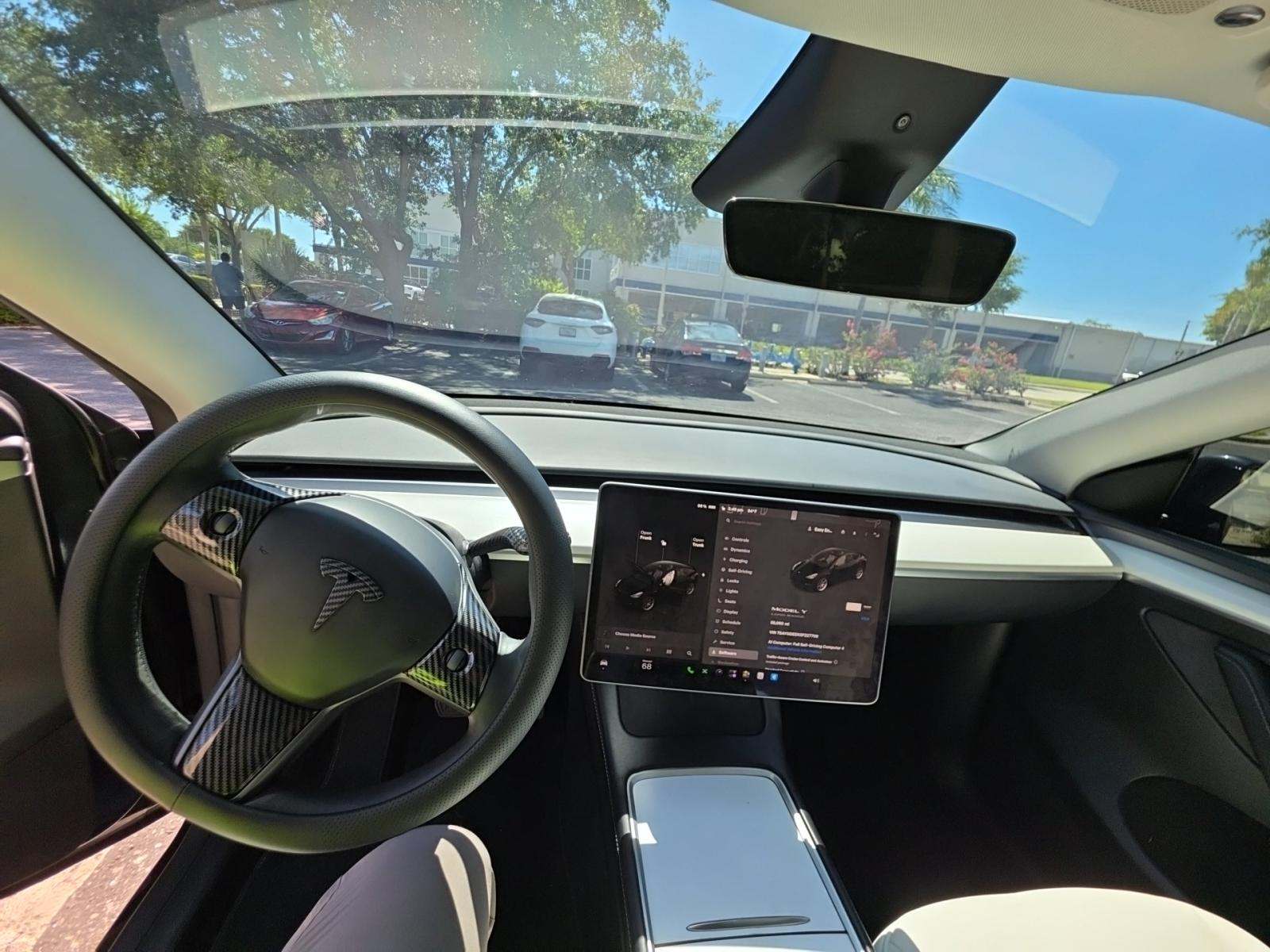 TESLA MODEL Y - 10