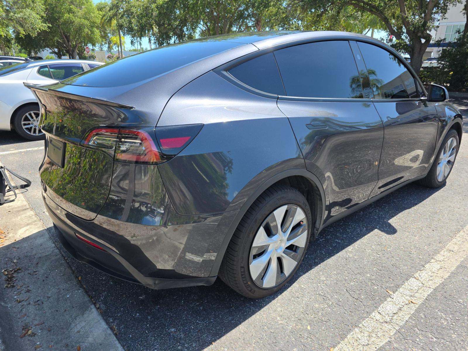 TESLA MODEL Y - 3