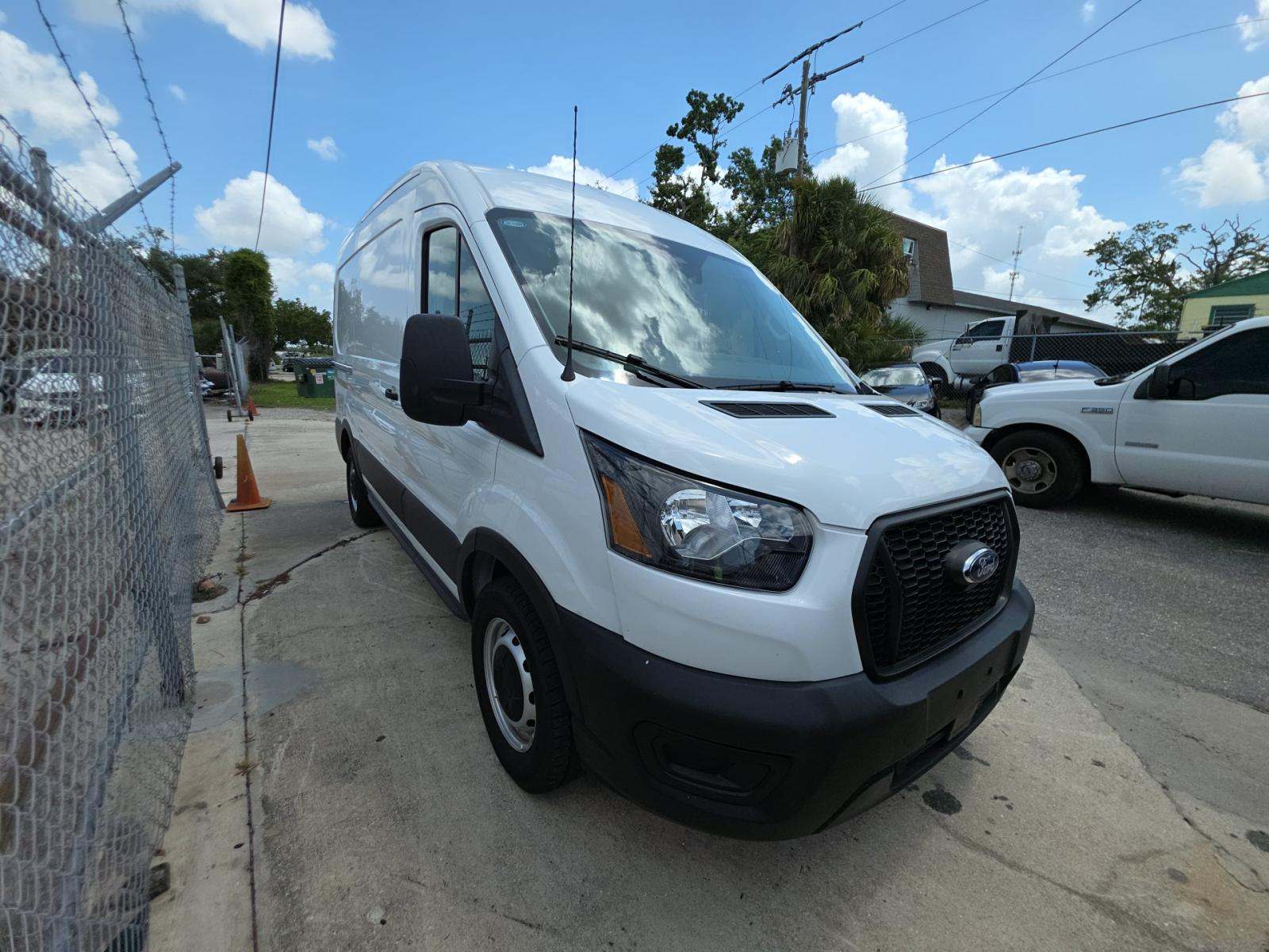 FORD TRANSIT 150 - 4