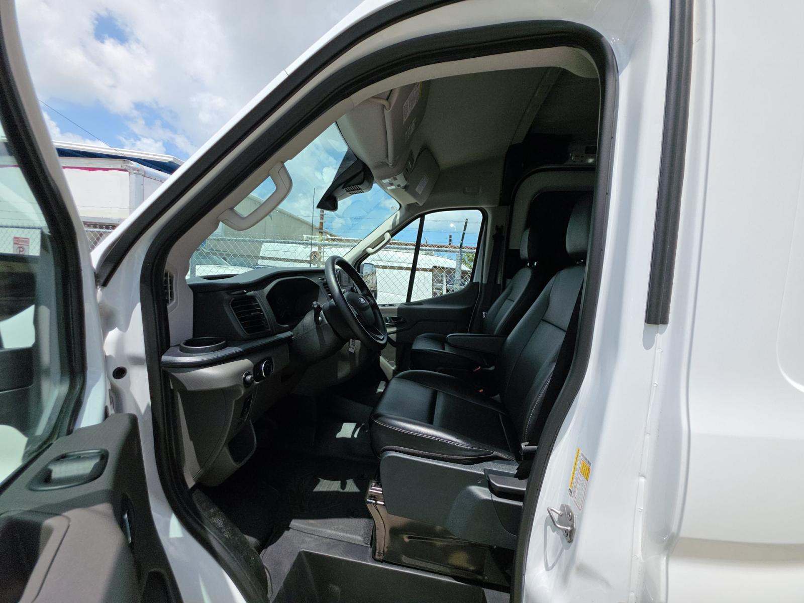 FORD TRANSIT 150 - 6