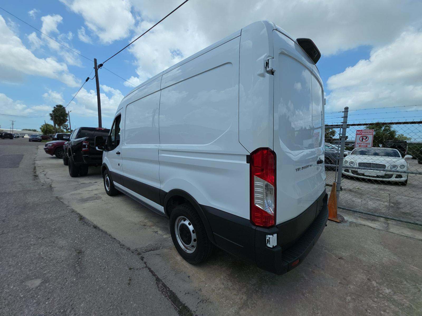 FORD TRANSIT 150 - 2