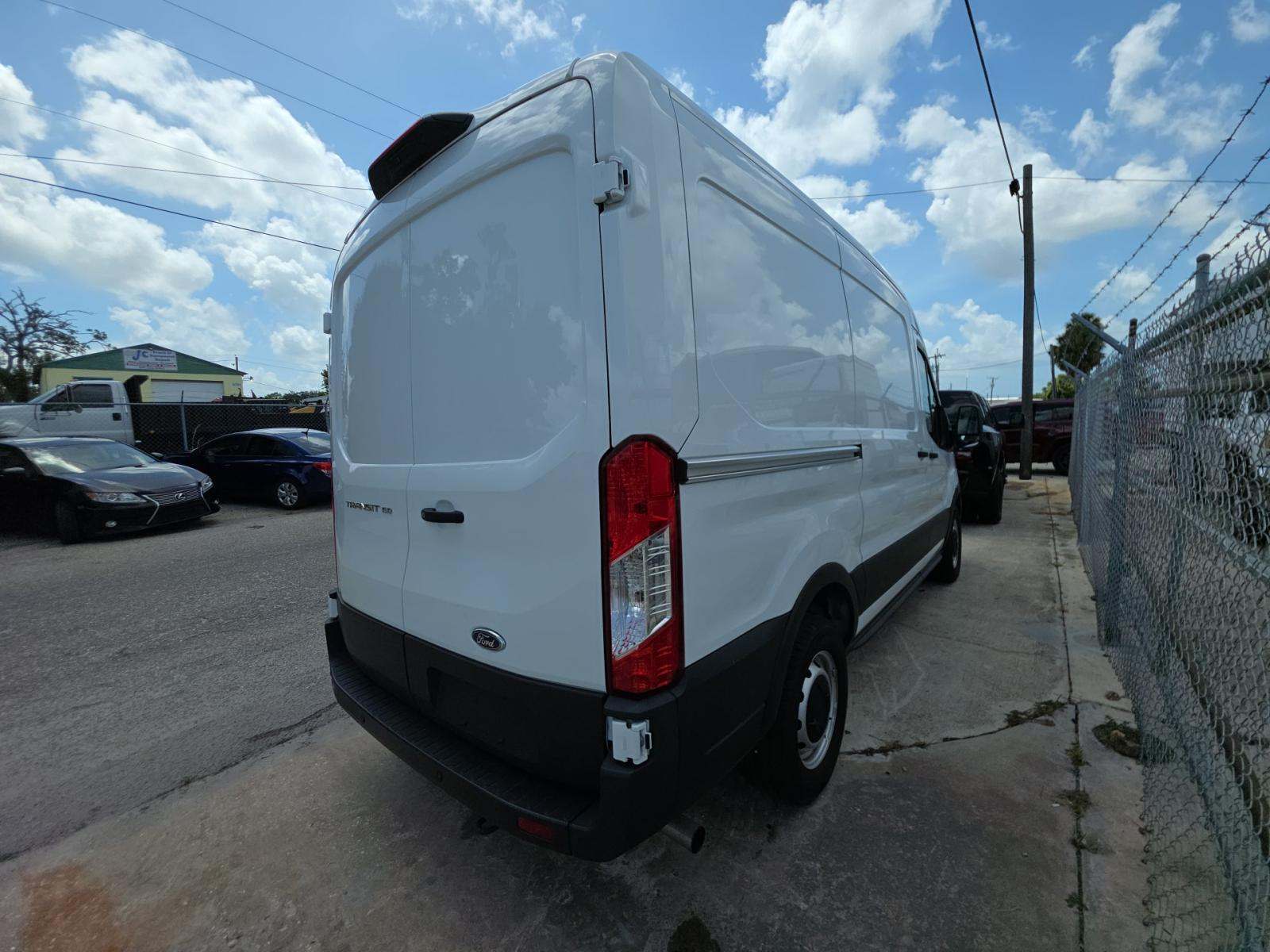 FORD TRANSIT 150 - 3
