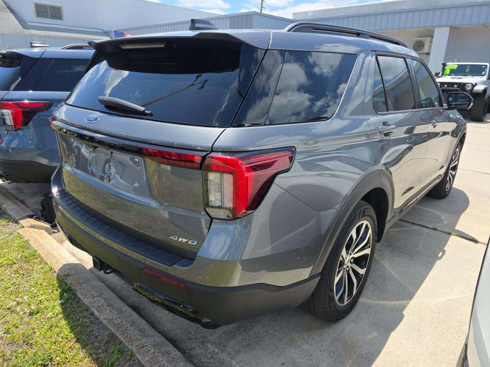 FORD EXPLORER - 3