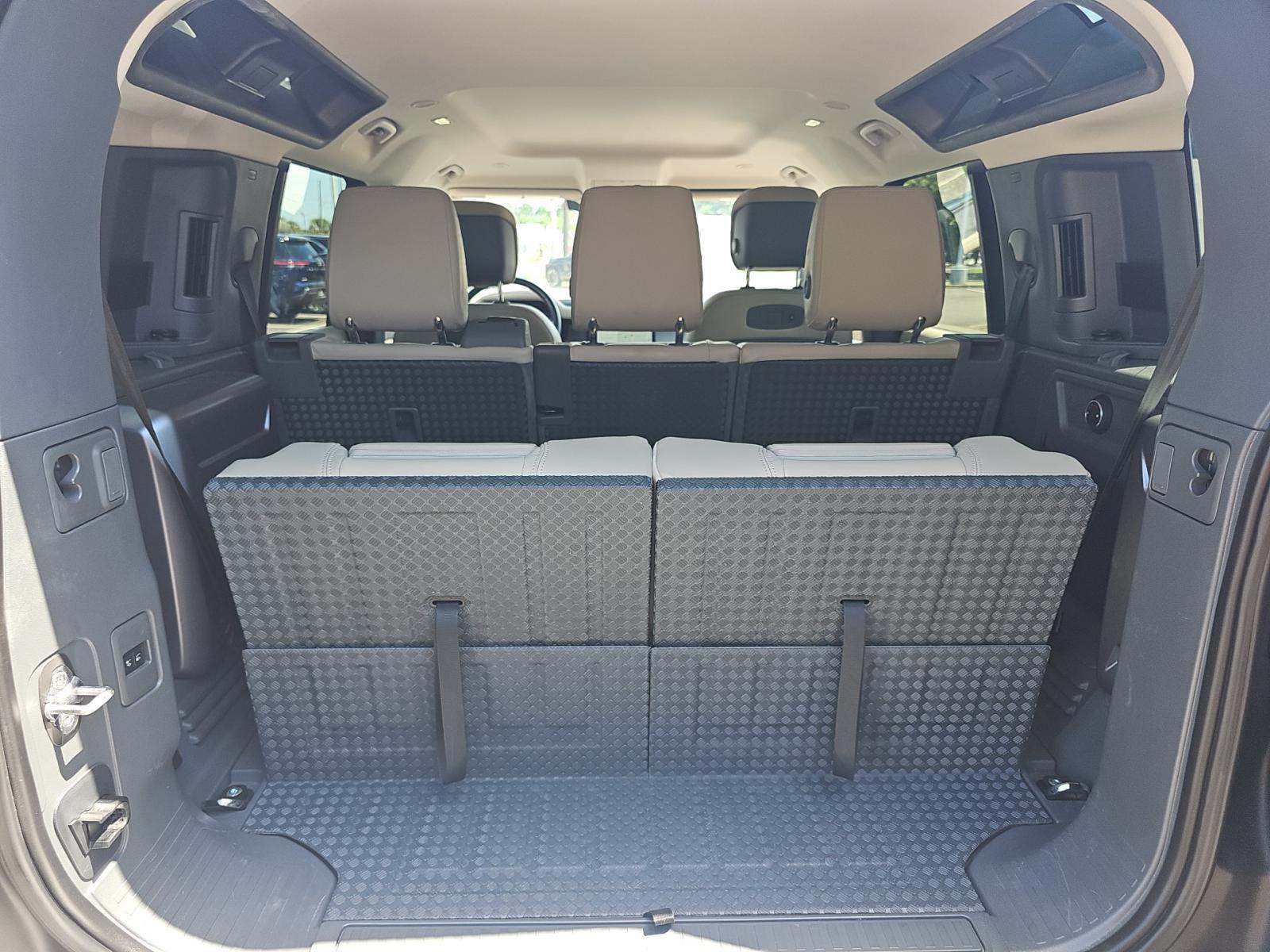 2020 Land Rover Defender 110 SE AWD