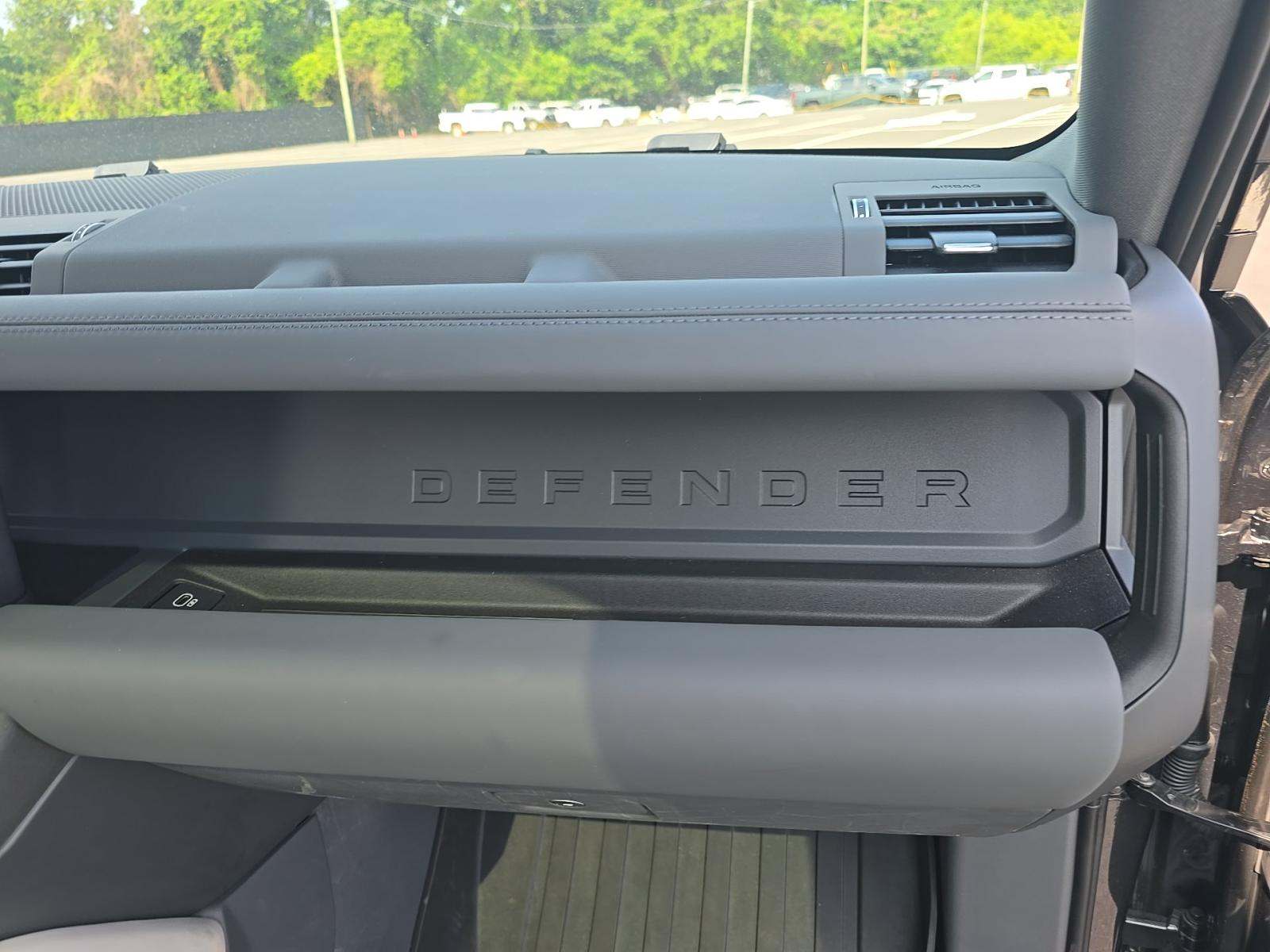 2025 Land Rover Defender 130 X-Dynamic SE AWD