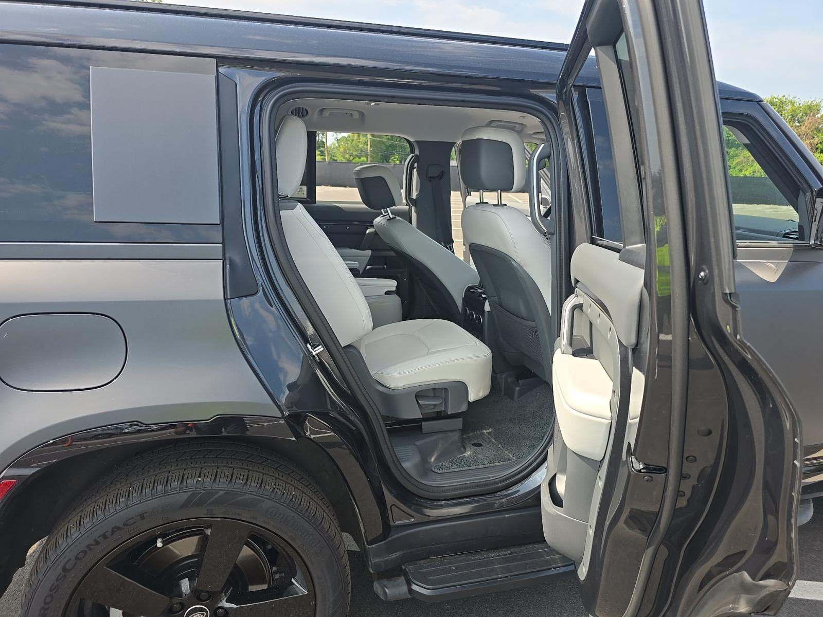 2025 Land Rover Defender 130 X-Dynamic SE AWD
