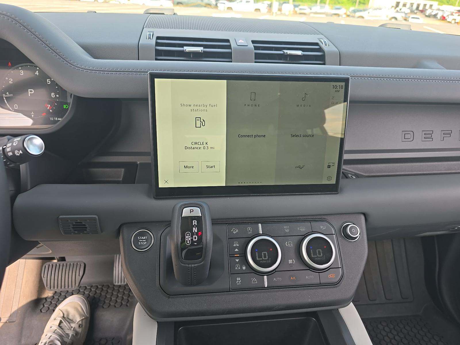 2025 Land Rover Defender 130 X-Dynamic SE AWD