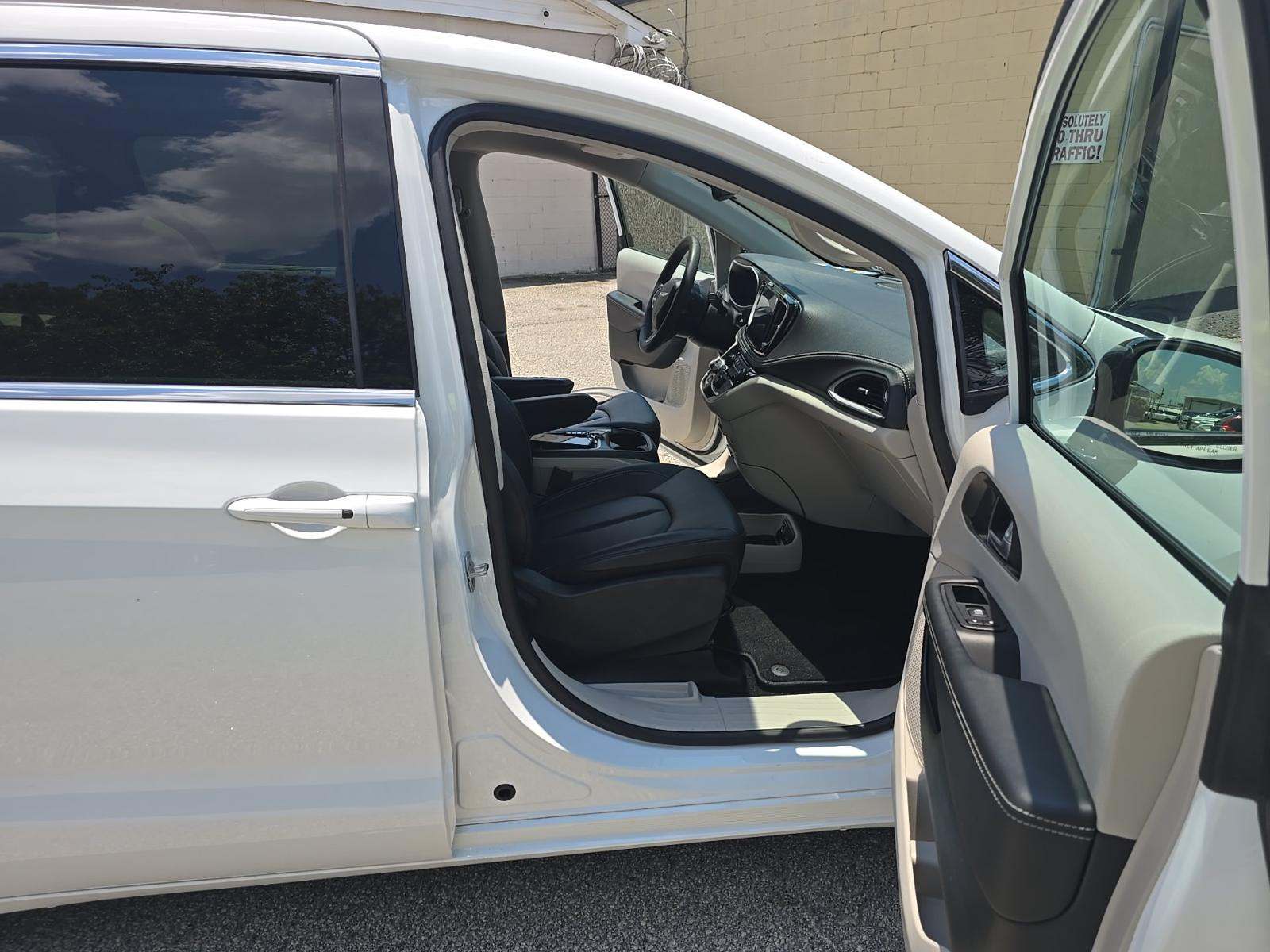 2024 Chrysler Pacifica Touring L FWD